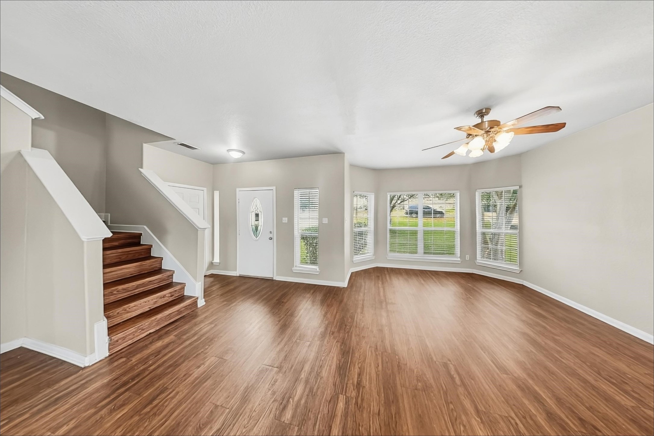 13470 Miller Lane Property Photo 6