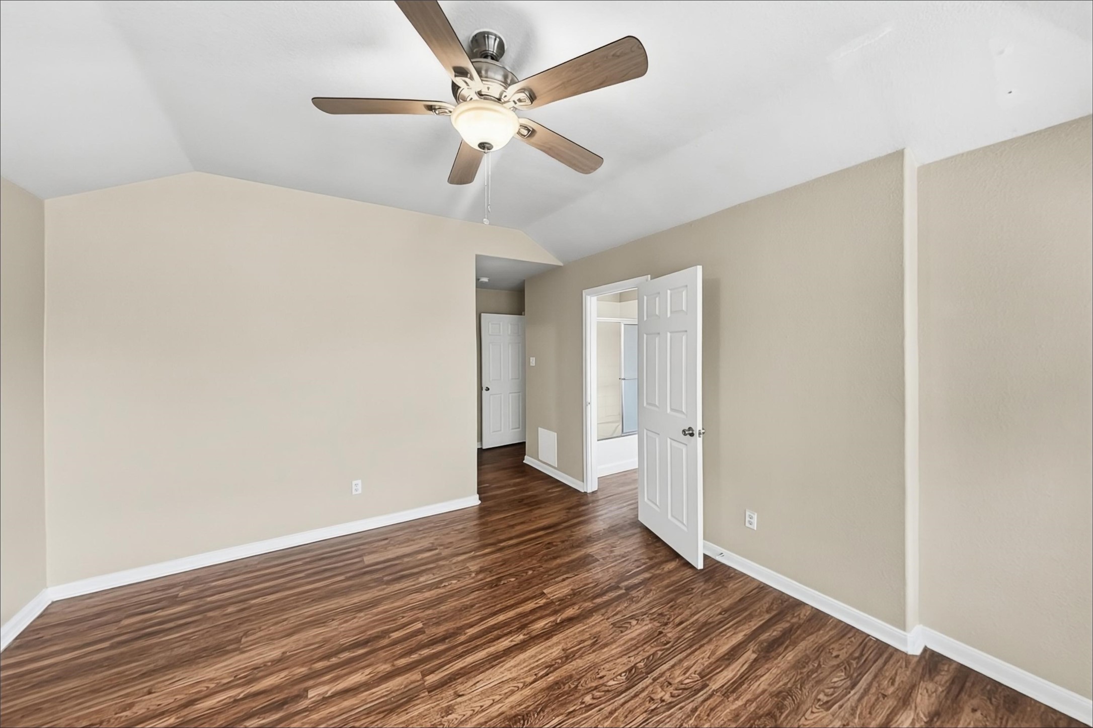 13470 Miller Lane Property Photo 9