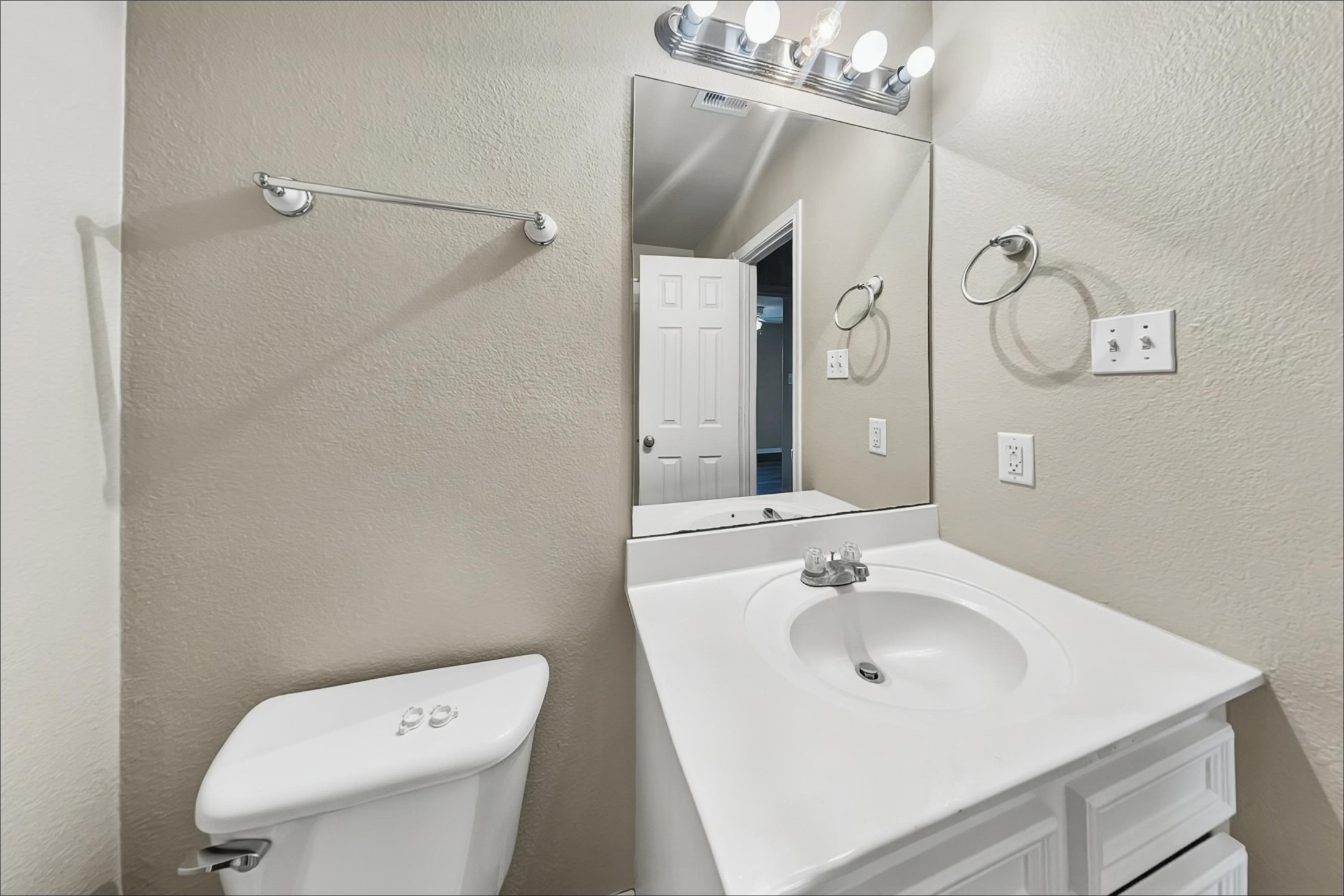 13470 Miller Lane Property Photo 13