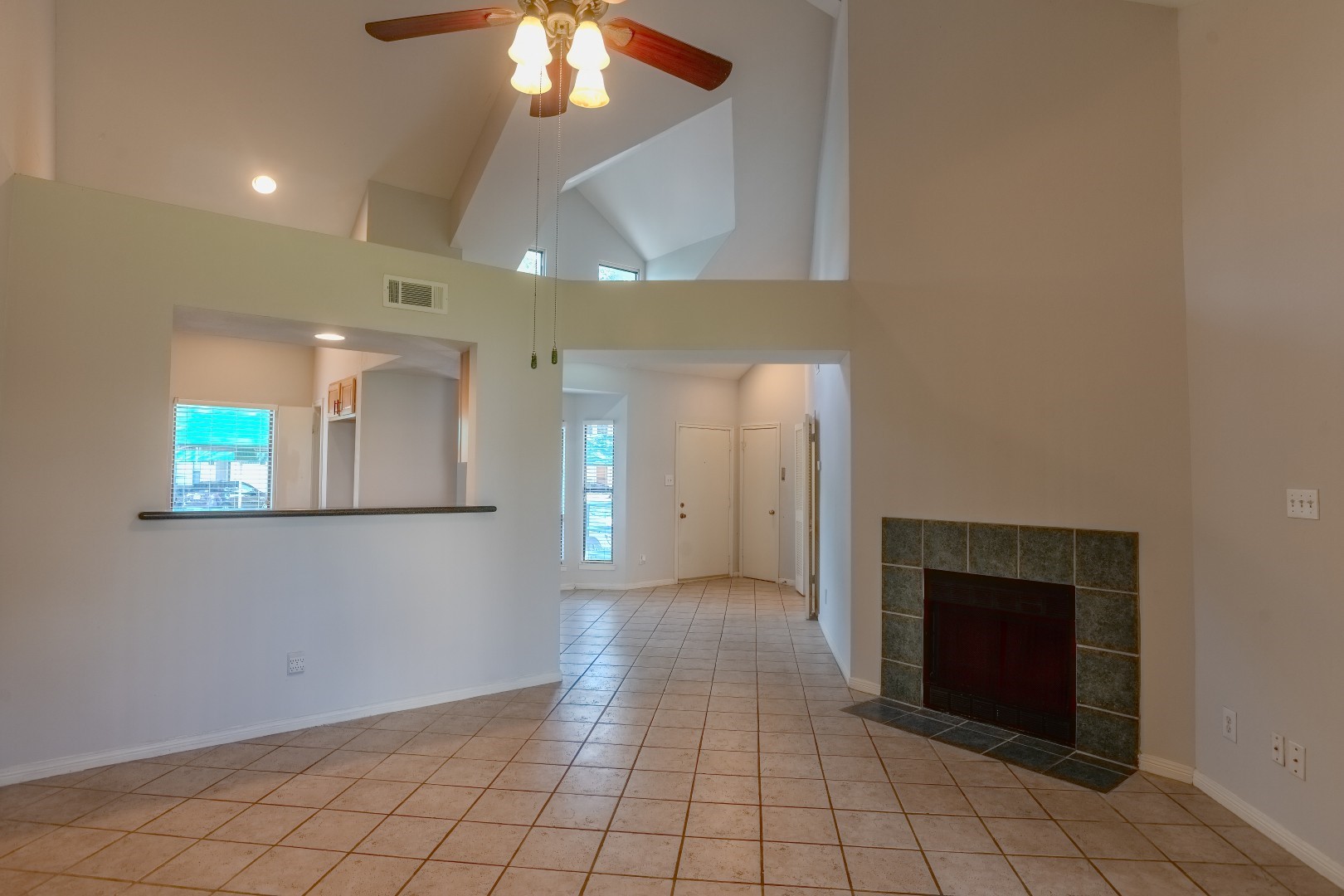 4144 Greystone Way 702 Property Photo 6