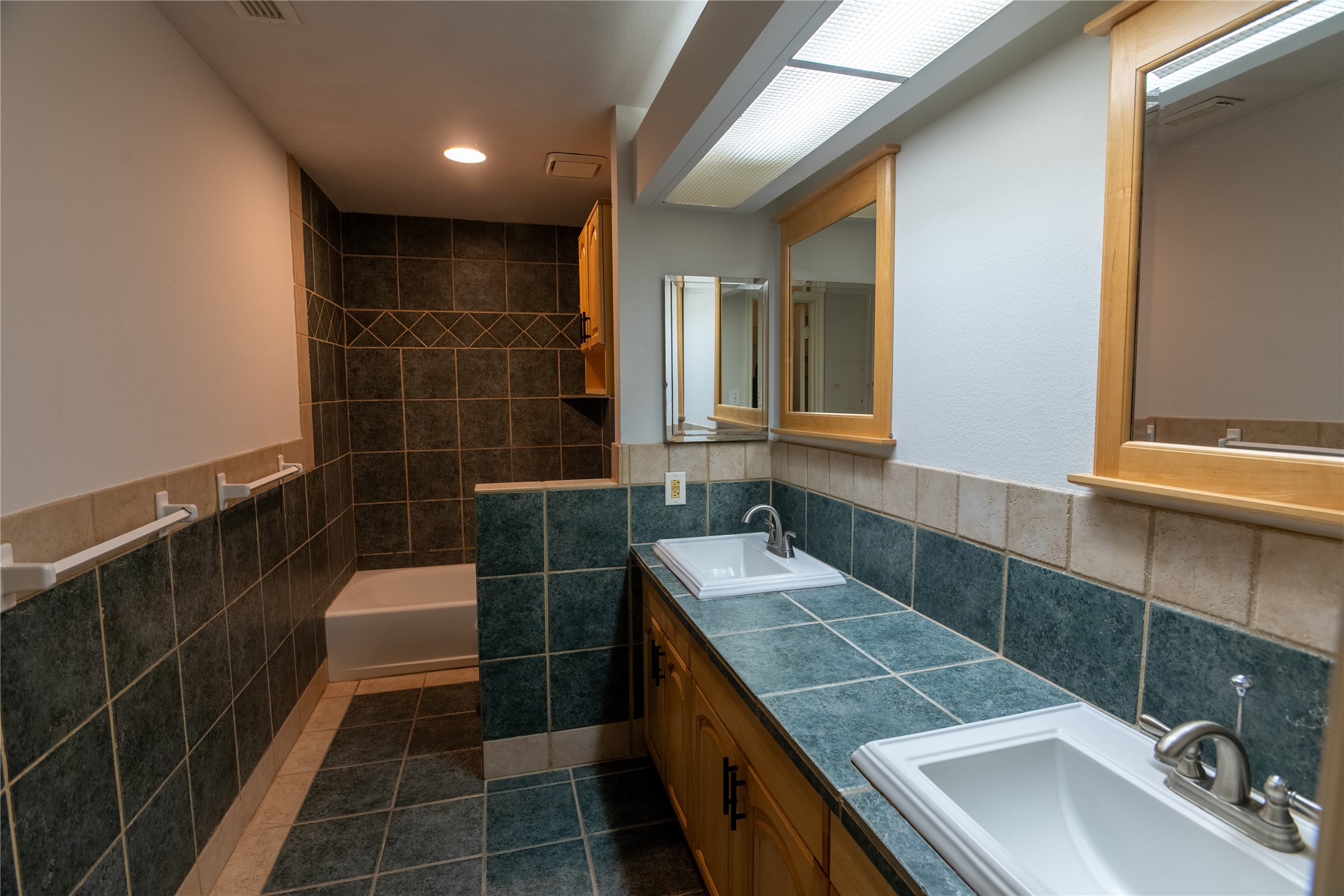 4144 Greystone Way 702 Property Photo 10