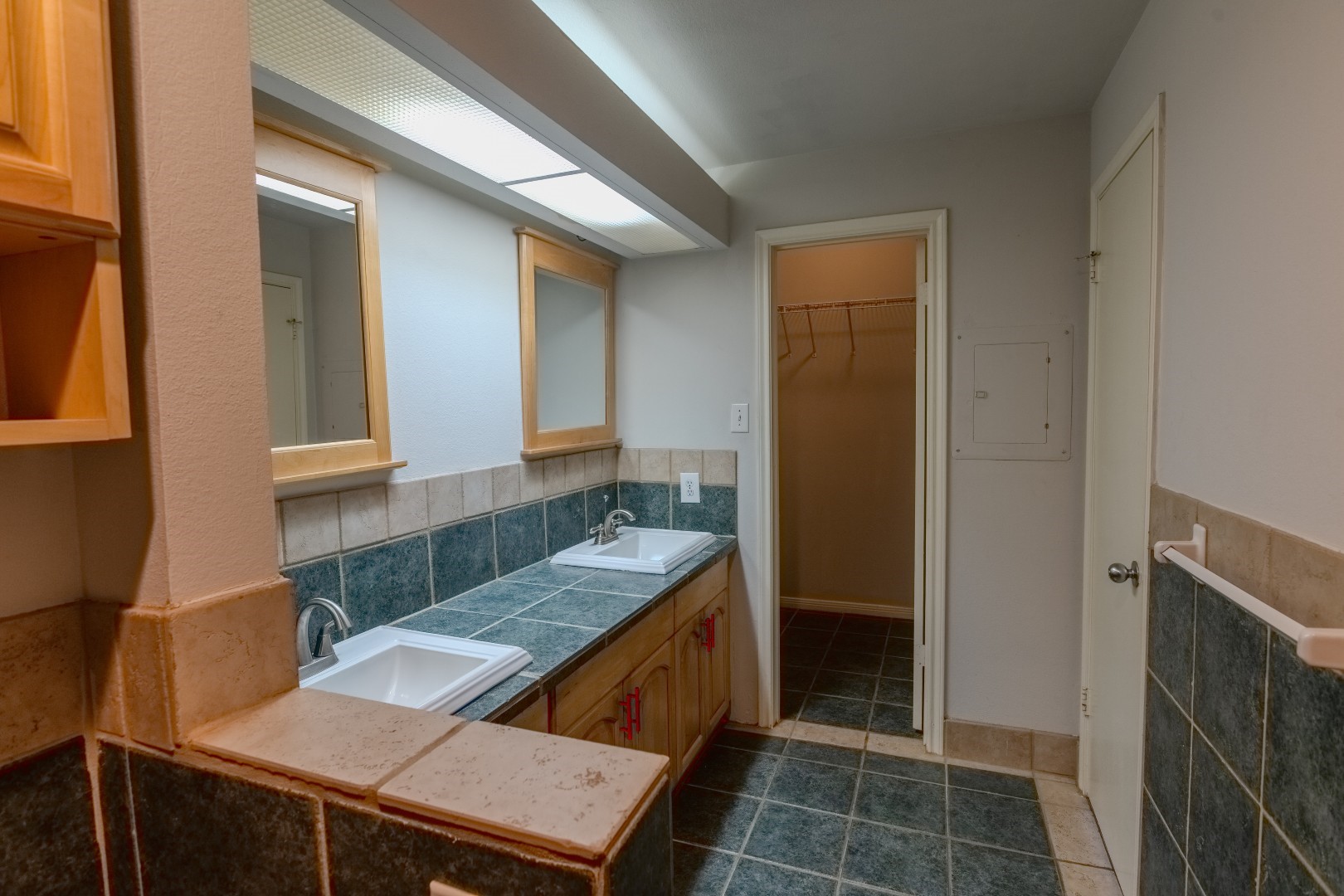 4144 Greystone Way 702 Property Photo 11