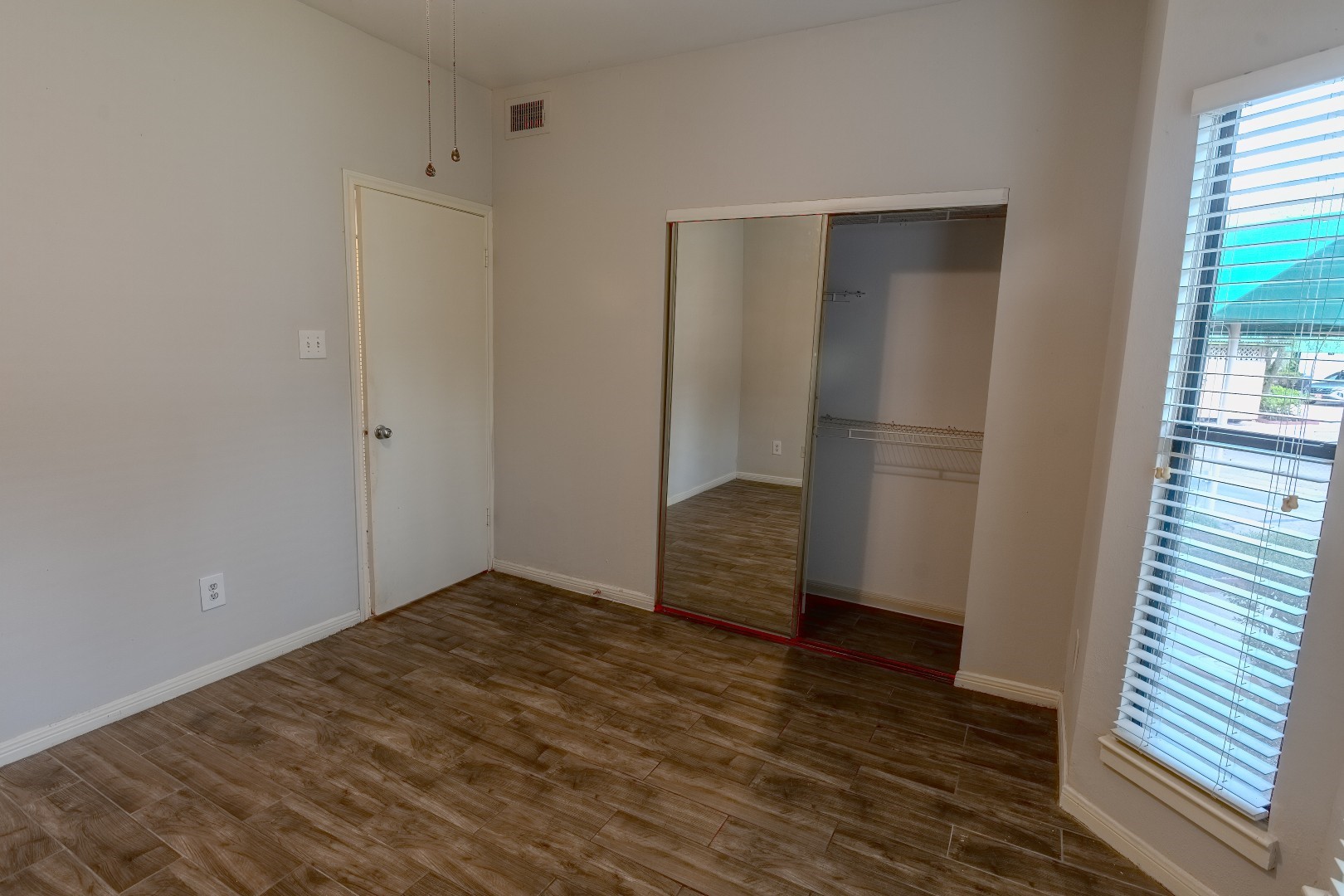 4144 Greystone Way 702 Property Photo 14