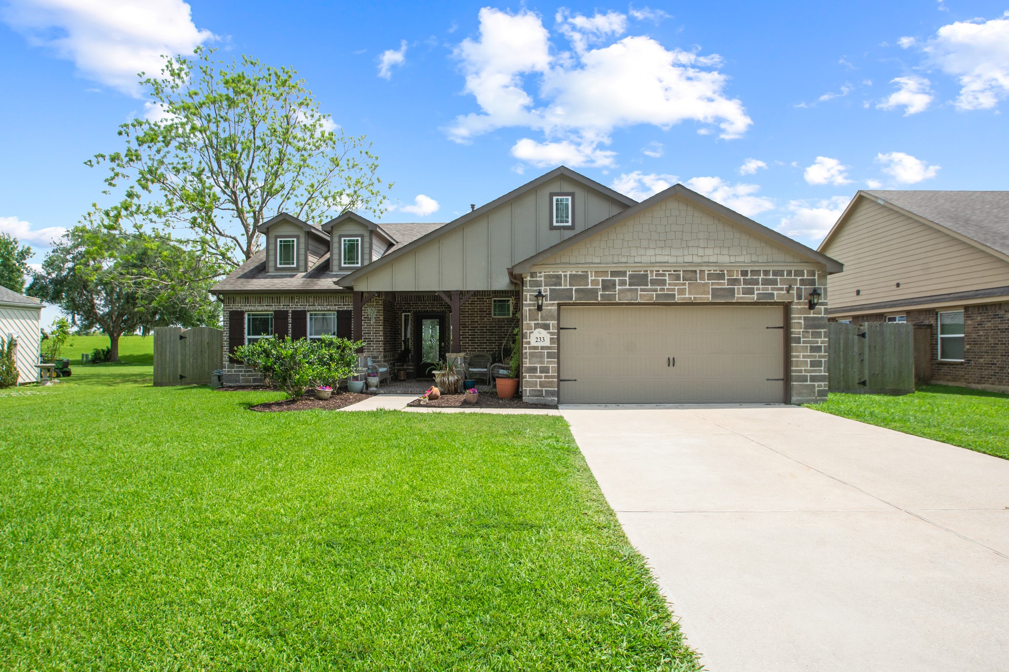 233 Twin Lakes Boulevard Property Photo 1