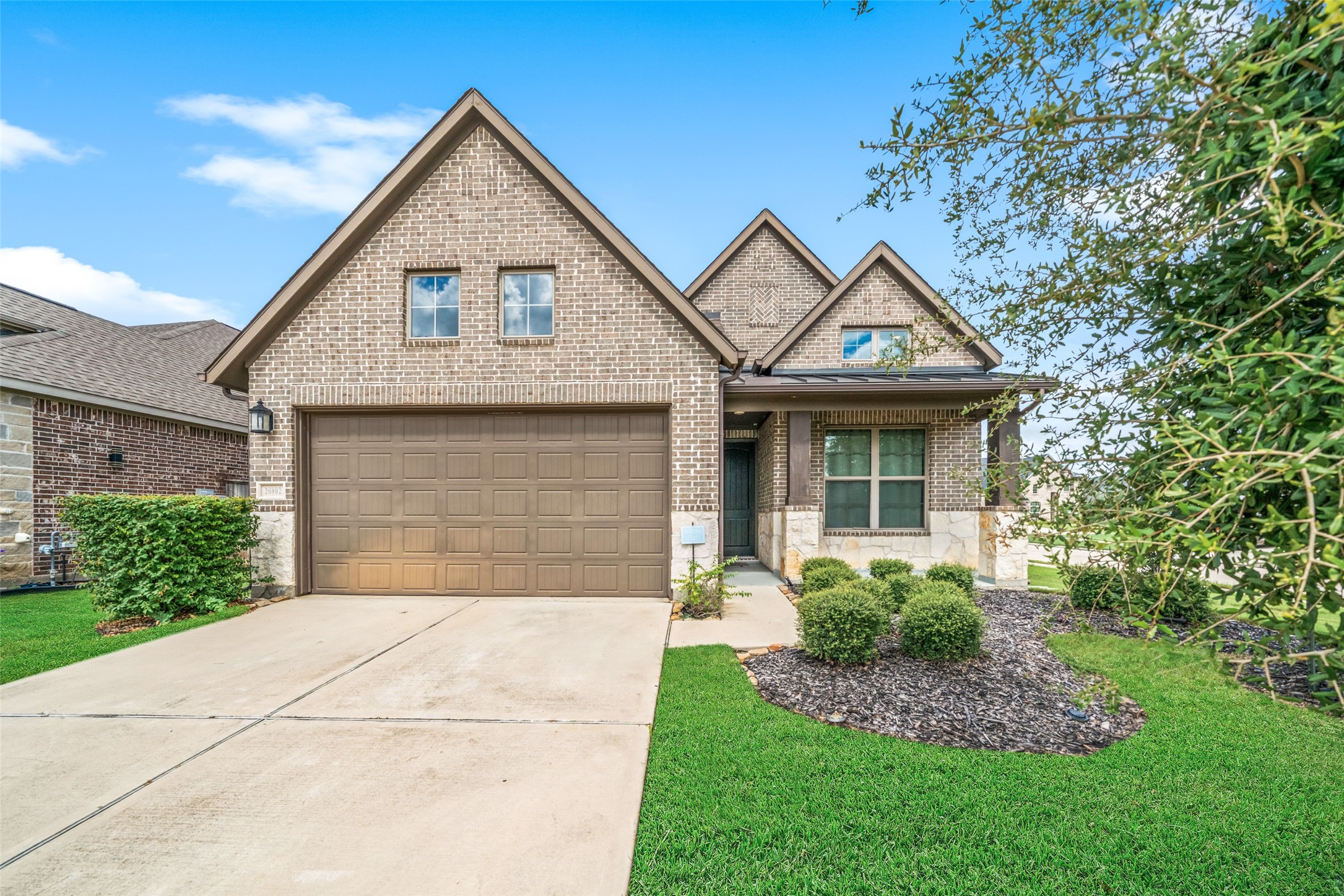20802 Mirror Point Drive Property Photo 4