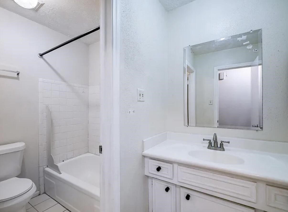 25403 Lynbriar Lane Property Photo 3