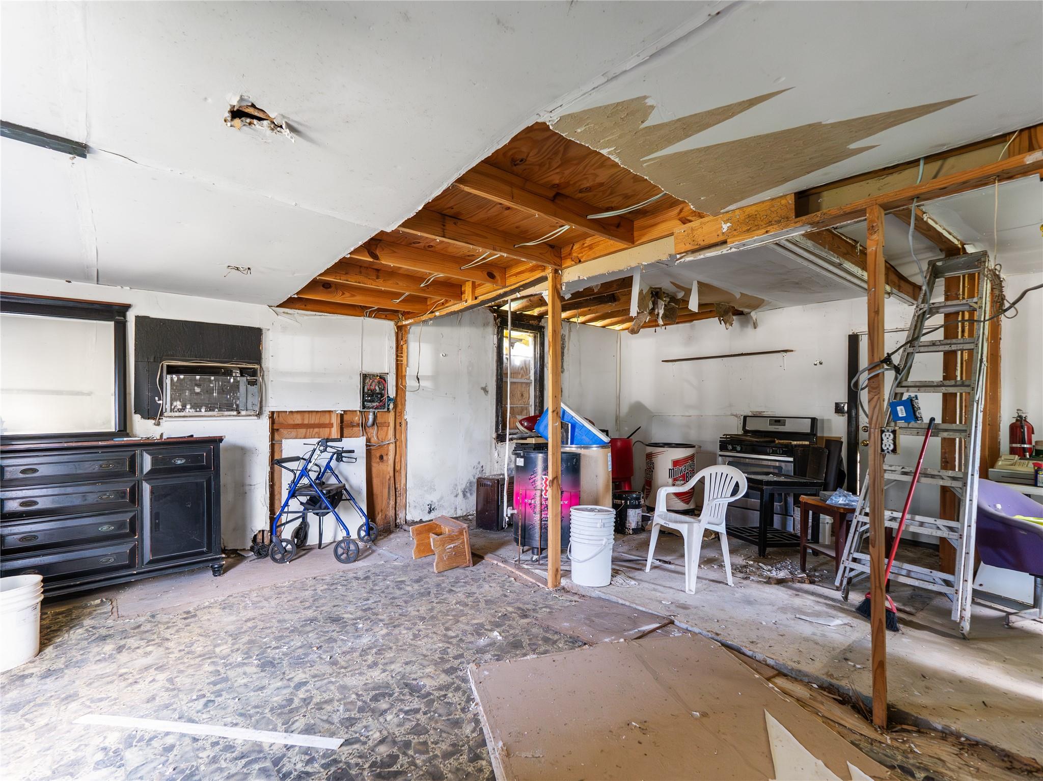 2913 Avenue J P Davis Avenue, Bay City Tx 77414 Property Photo 5