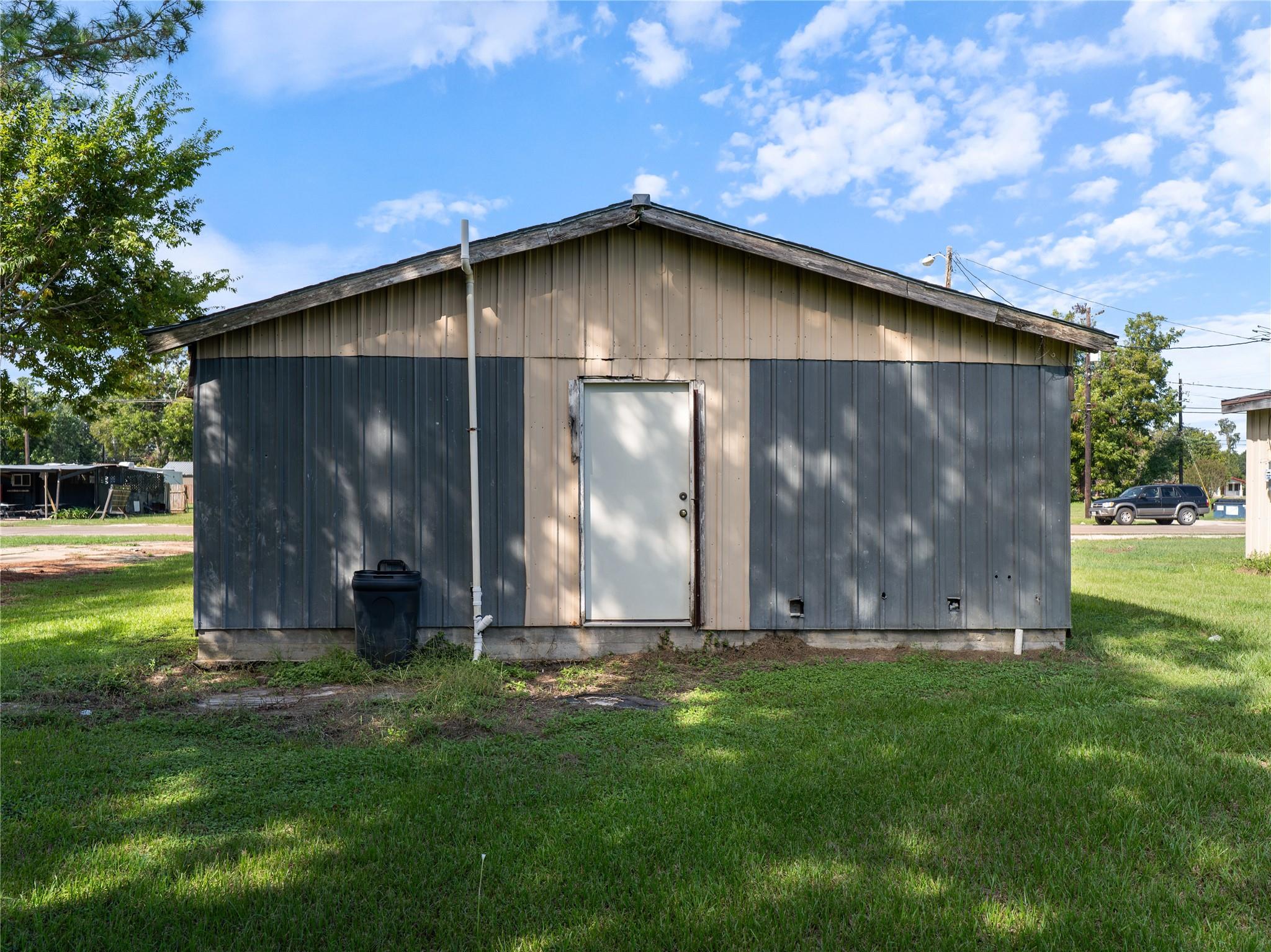 2913 Avenue J P Davis Avenue, Bay City Tx 77414 Property Photo 6