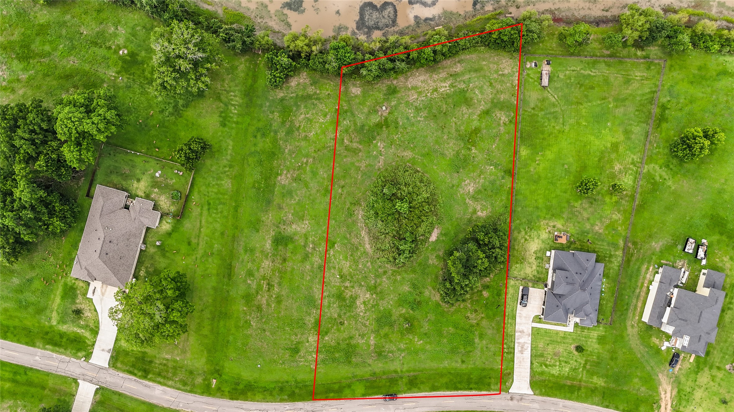 950 Lakeland Circle Property Photo 1