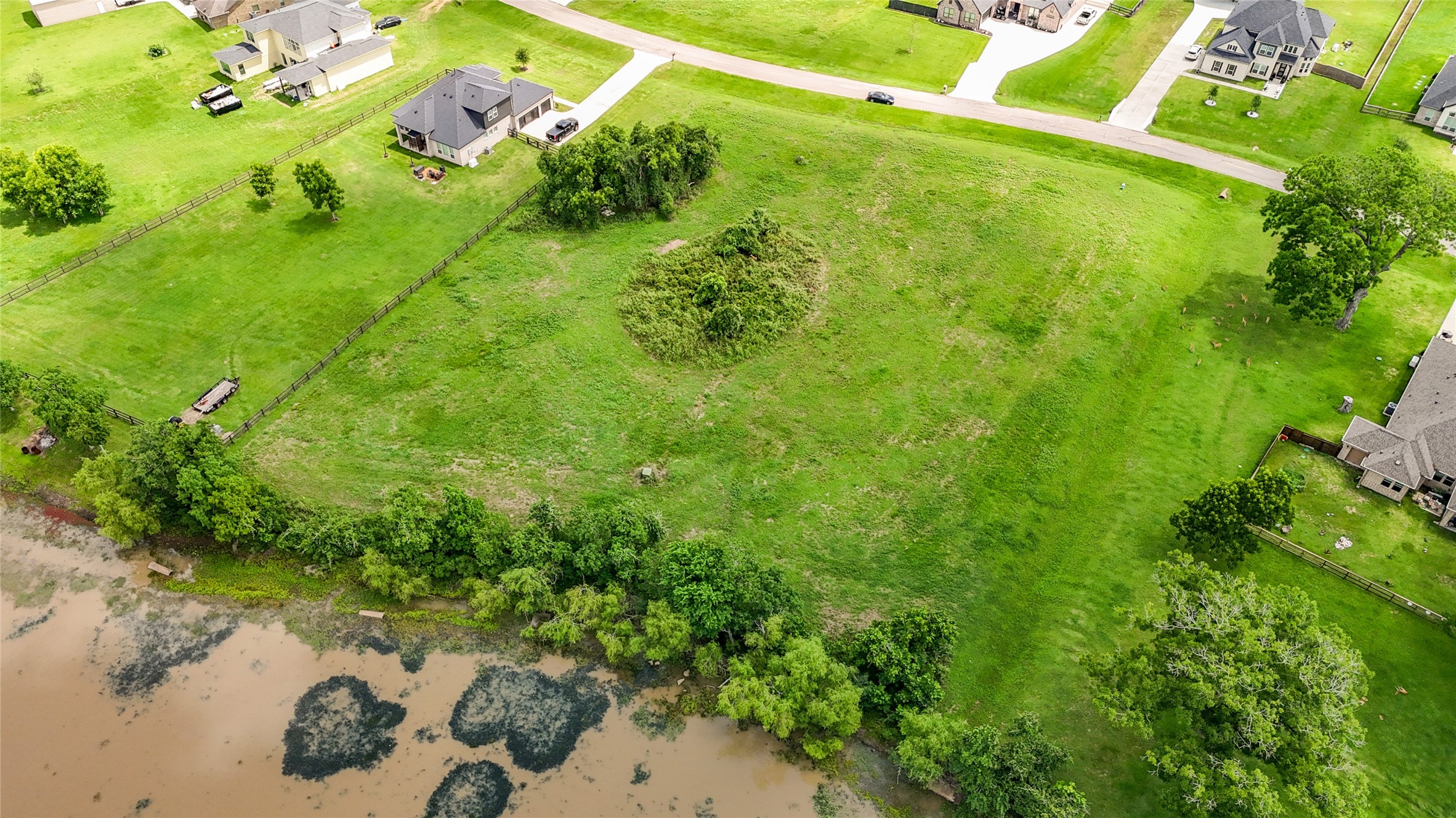 950 Lakeland Circle Property Photo 4