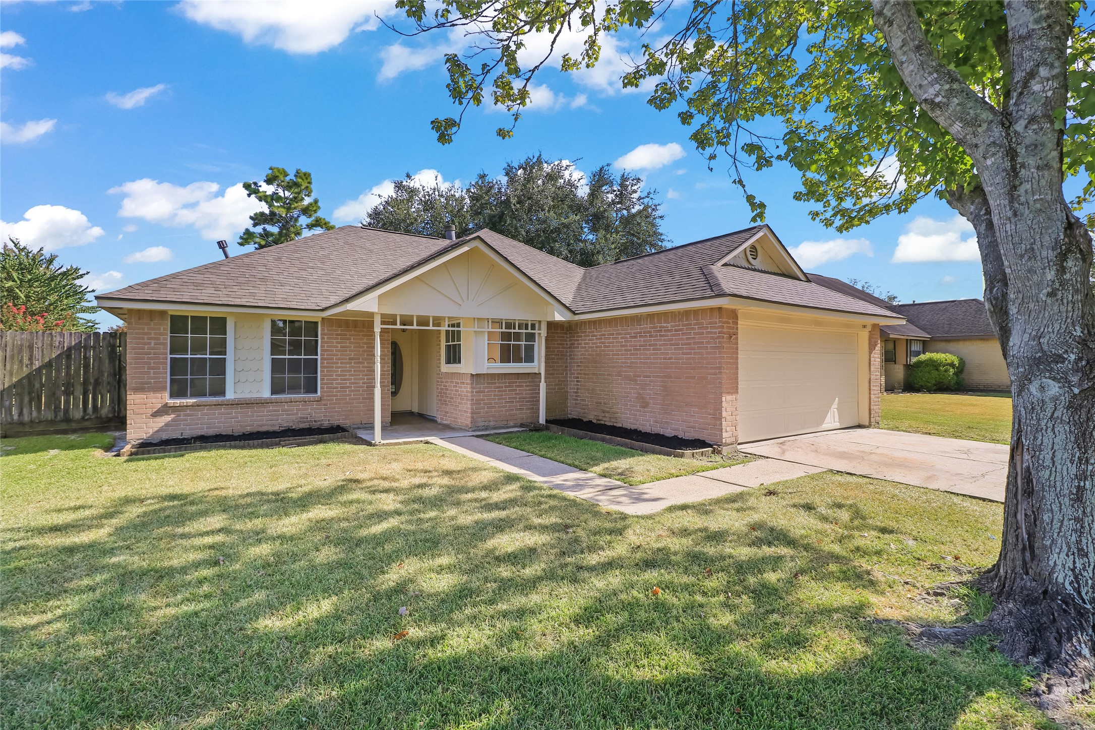 2807 Custer Drive Property Photo 2