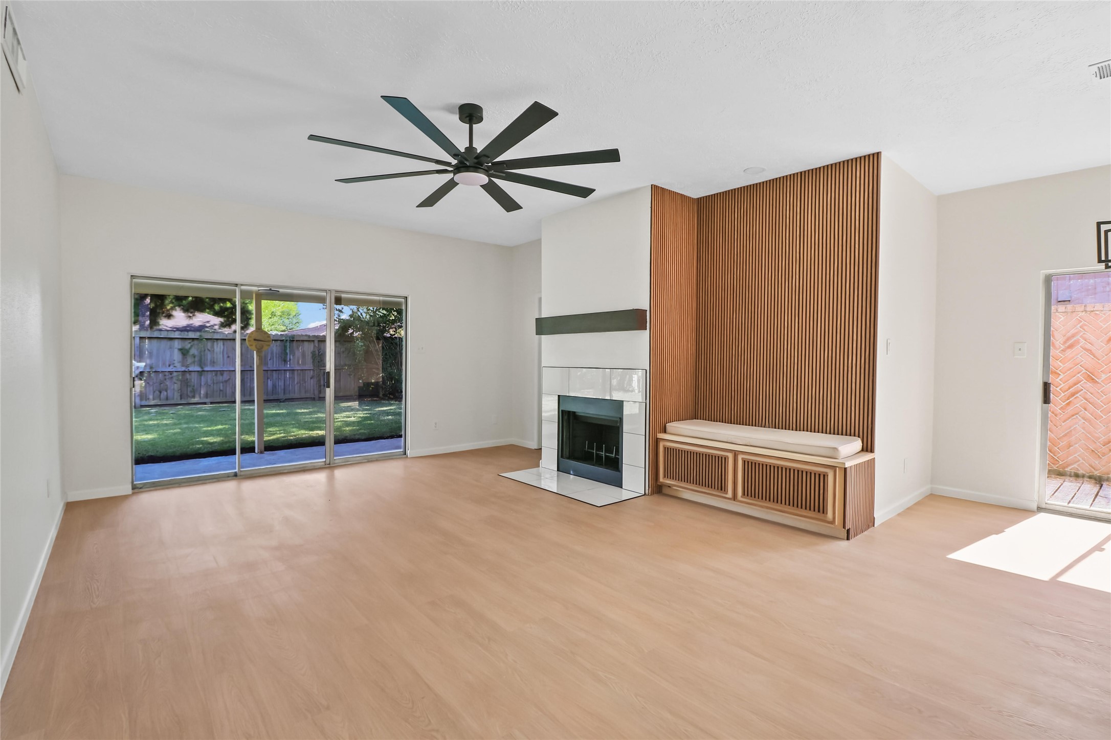 2807 Custer Drive Property Photo 3
