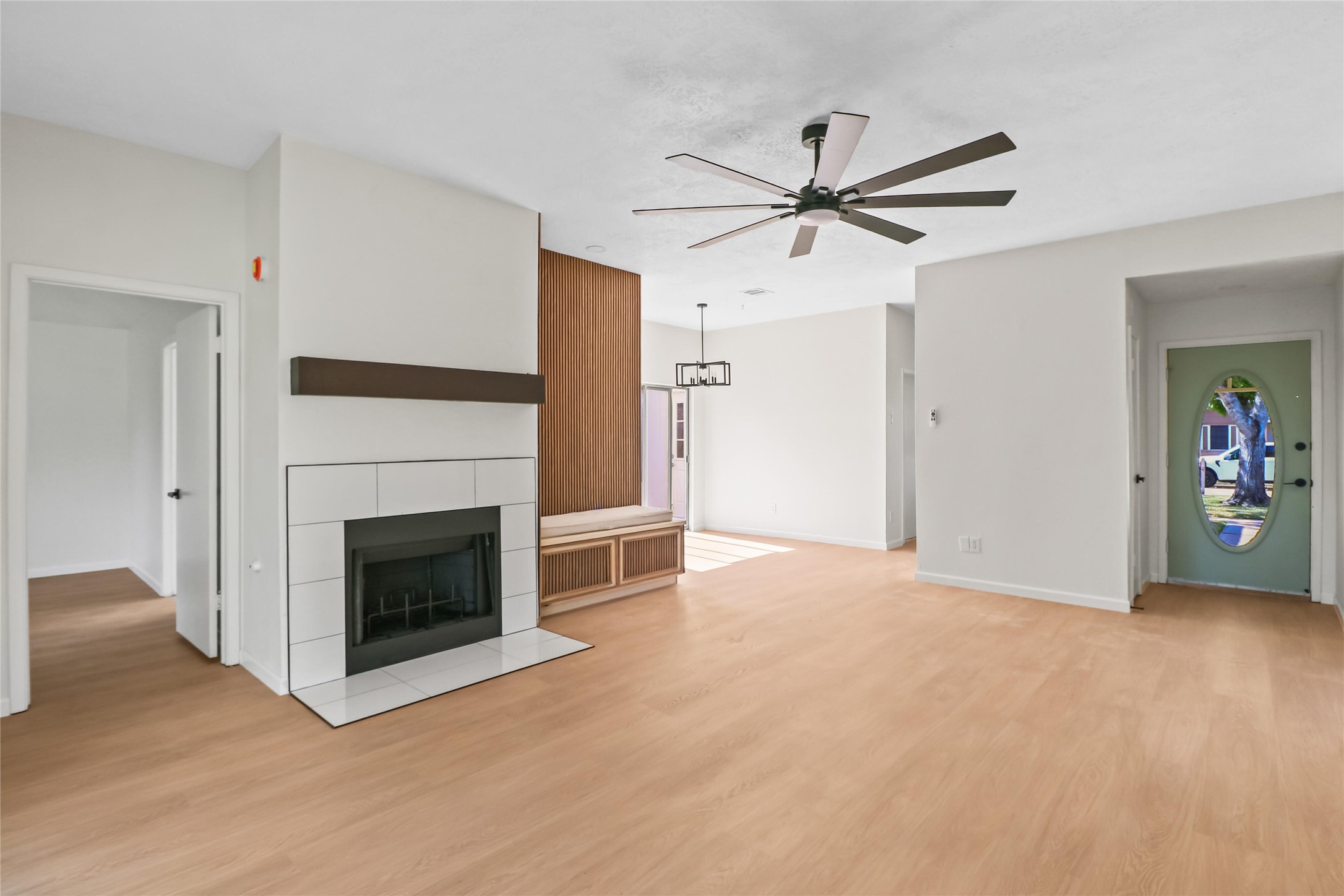 2807 Custer Drive Property Photo 4