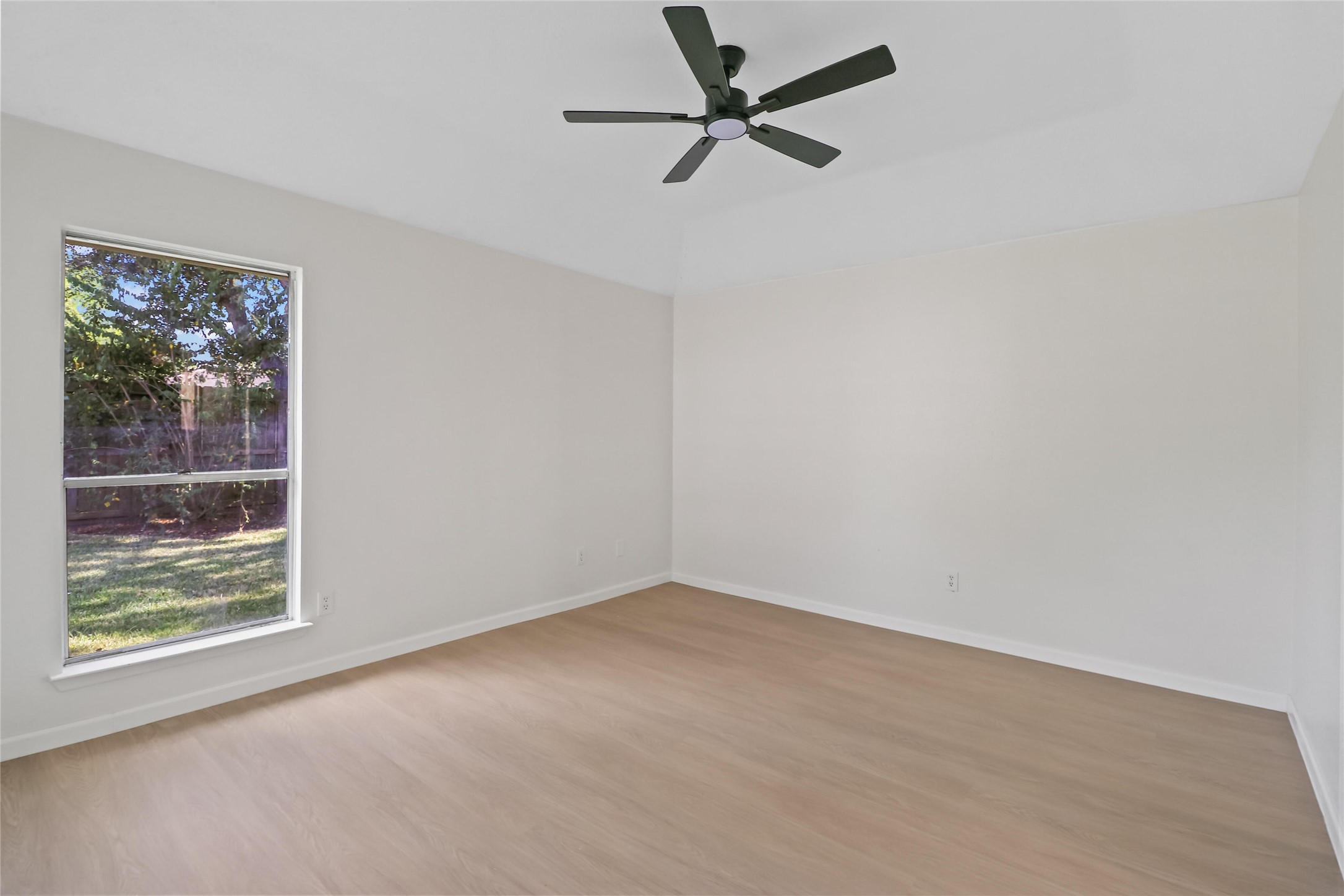 2807 Custer Drive Property Photo 9