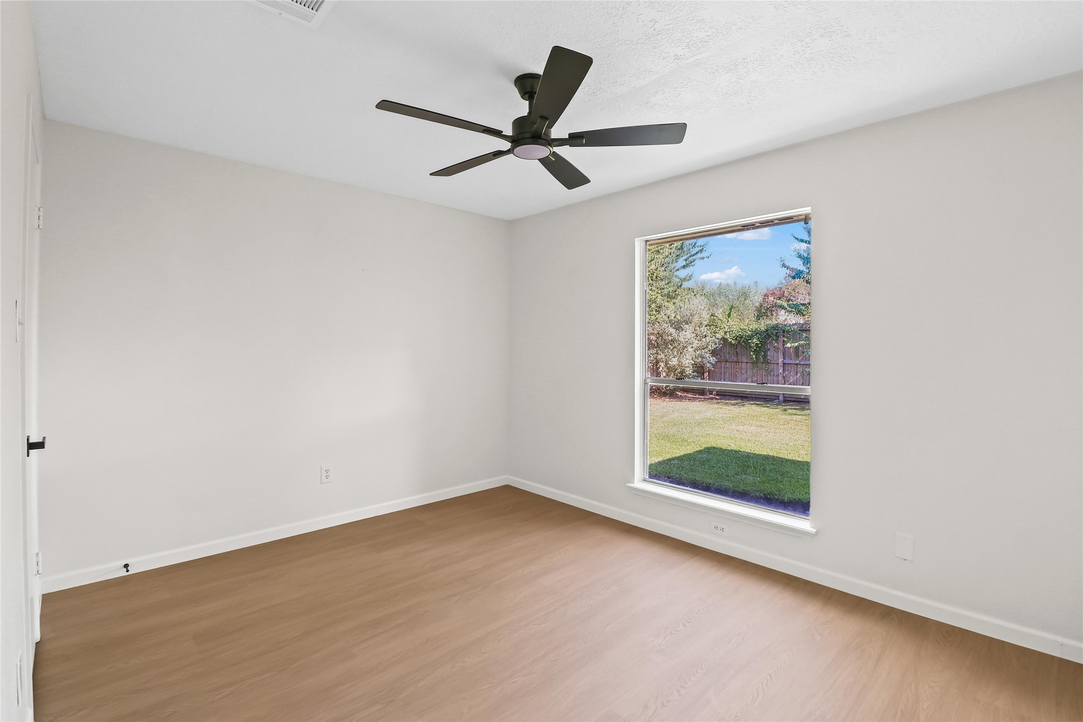 2807 Custer Drive Property Photo 11