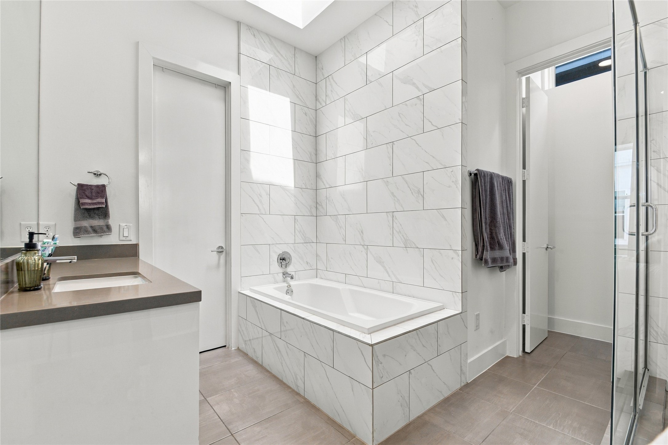 1156 W 19th Street Property Photo 24