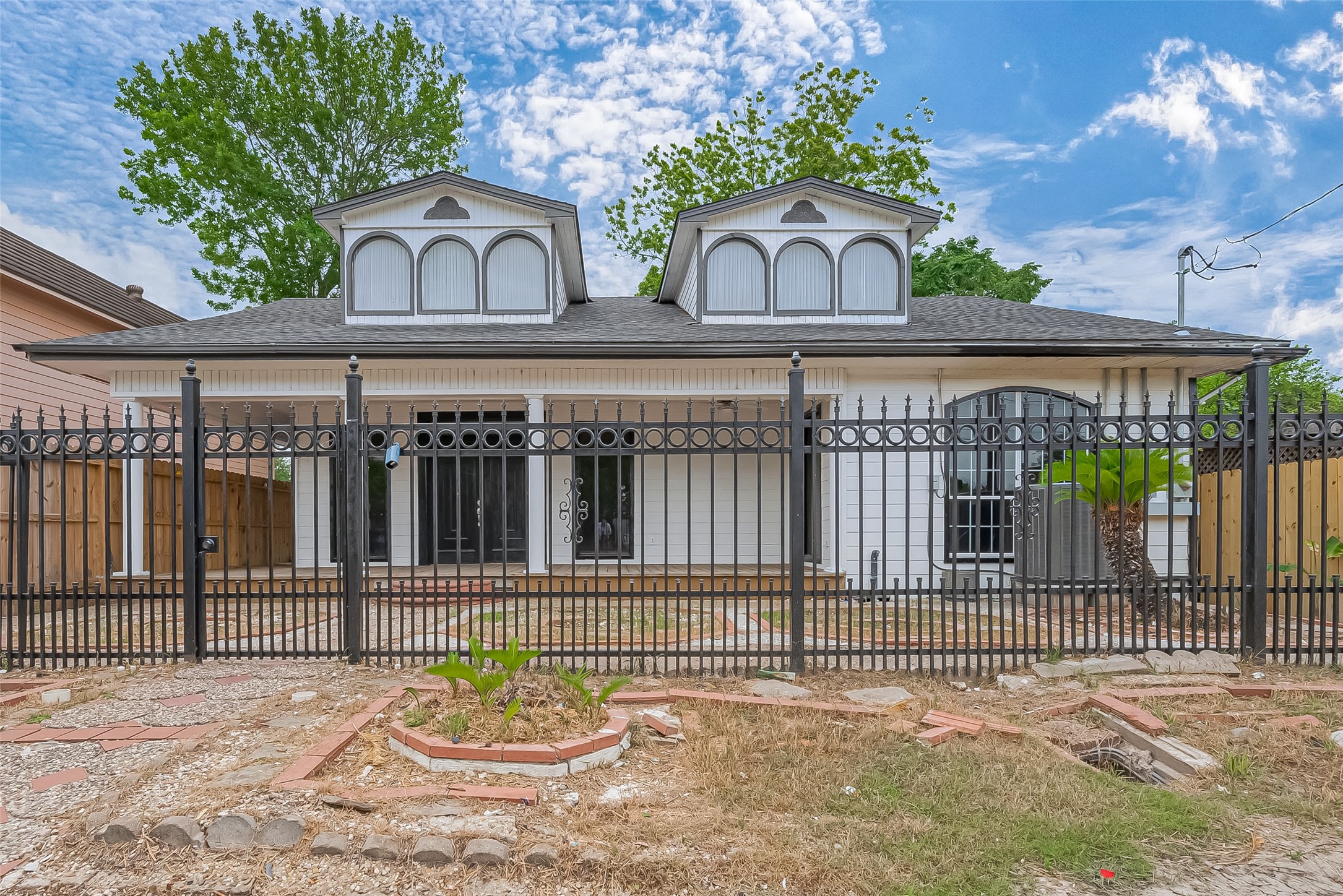 1922 Warwick Road Property Photo