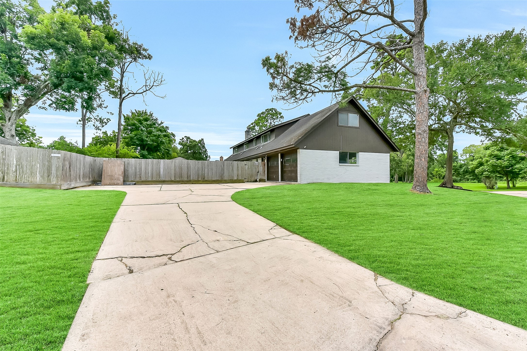 15503 Wandering Trail Property Photo 28