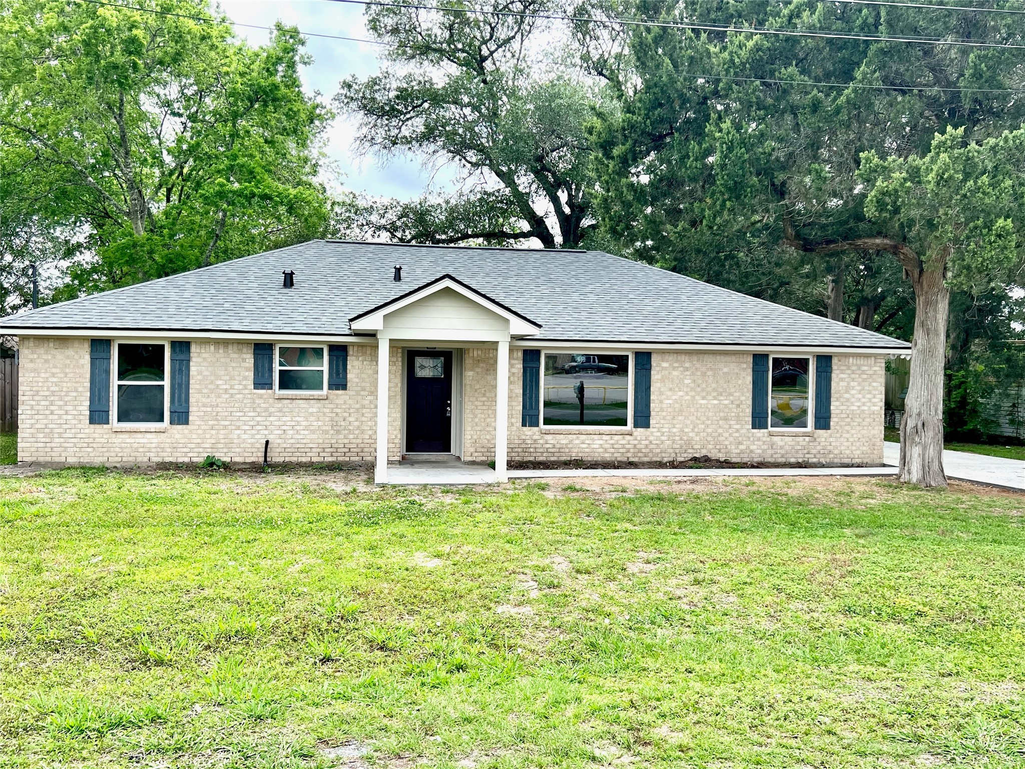 813 Cedar Lawn Drive Property Photo
