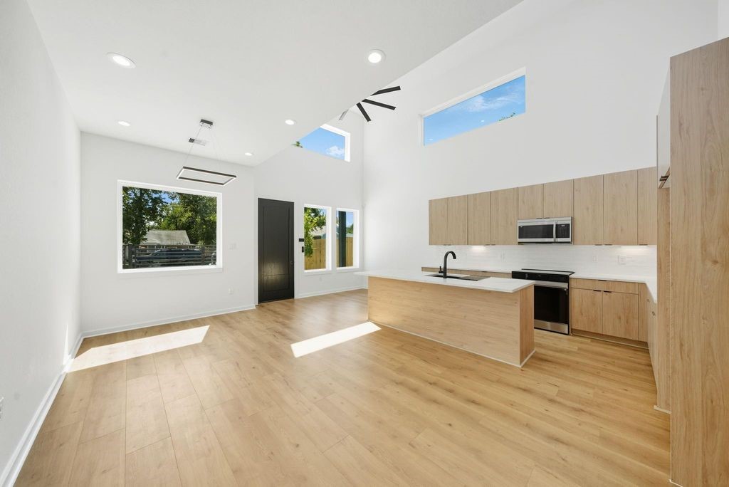 5029 Van Fleet Street A Property Photo 3
