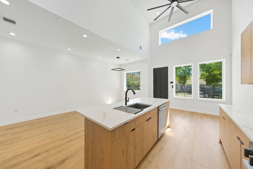 5029 Van Fleet Street A Property Photo 4