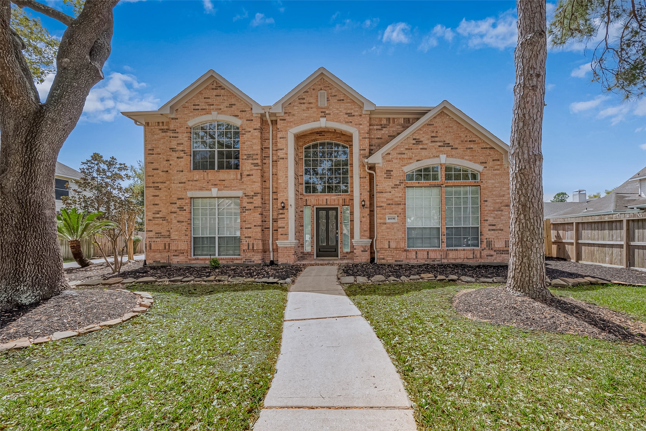 16939 Sandestine Drive Property Photo 4