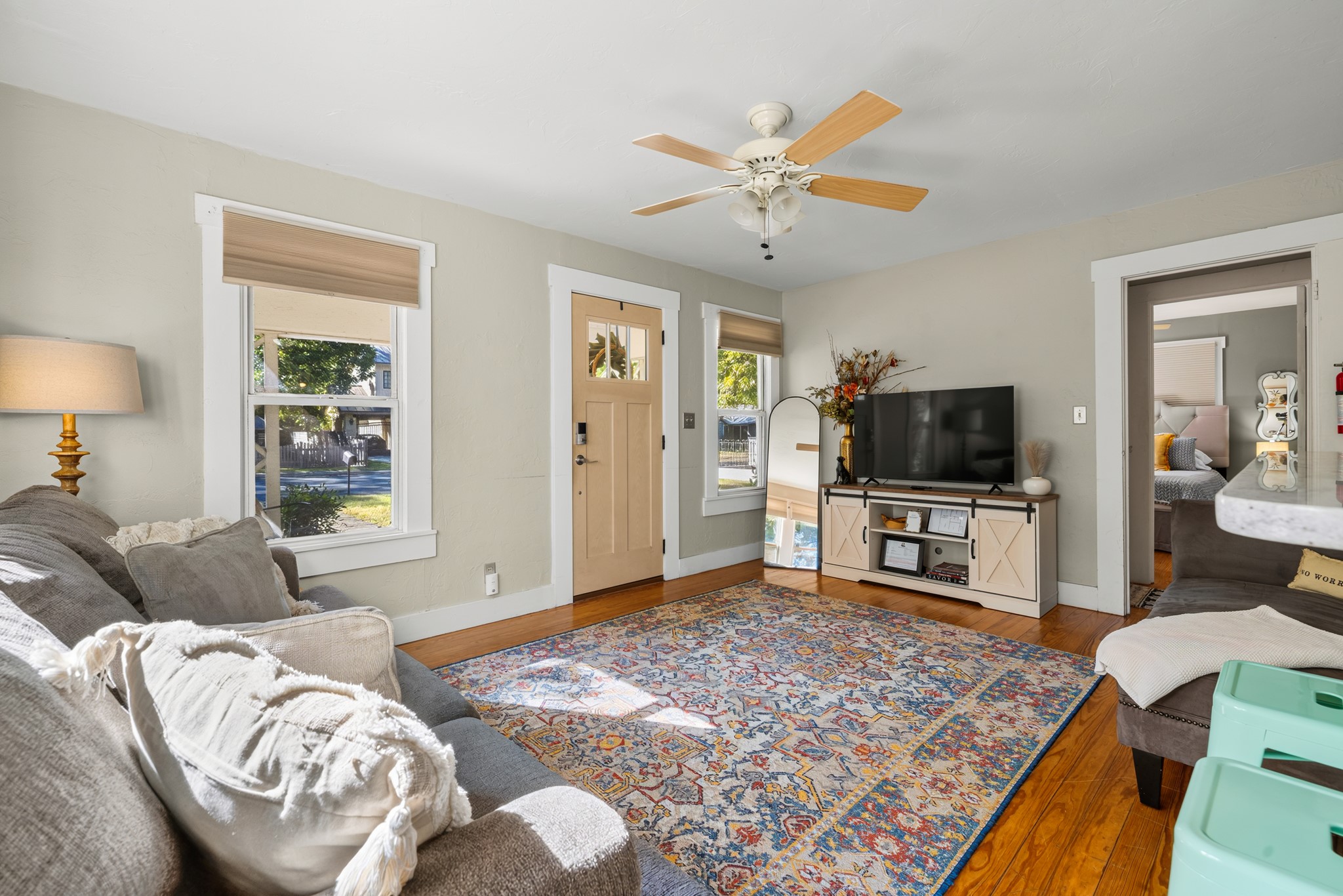 508 N Edison Street Property Photo 4
