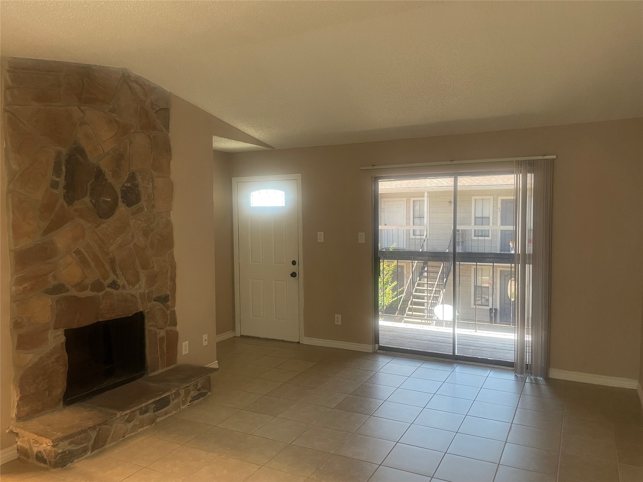 17331 Red Oak Drive 48 Property Photo 3