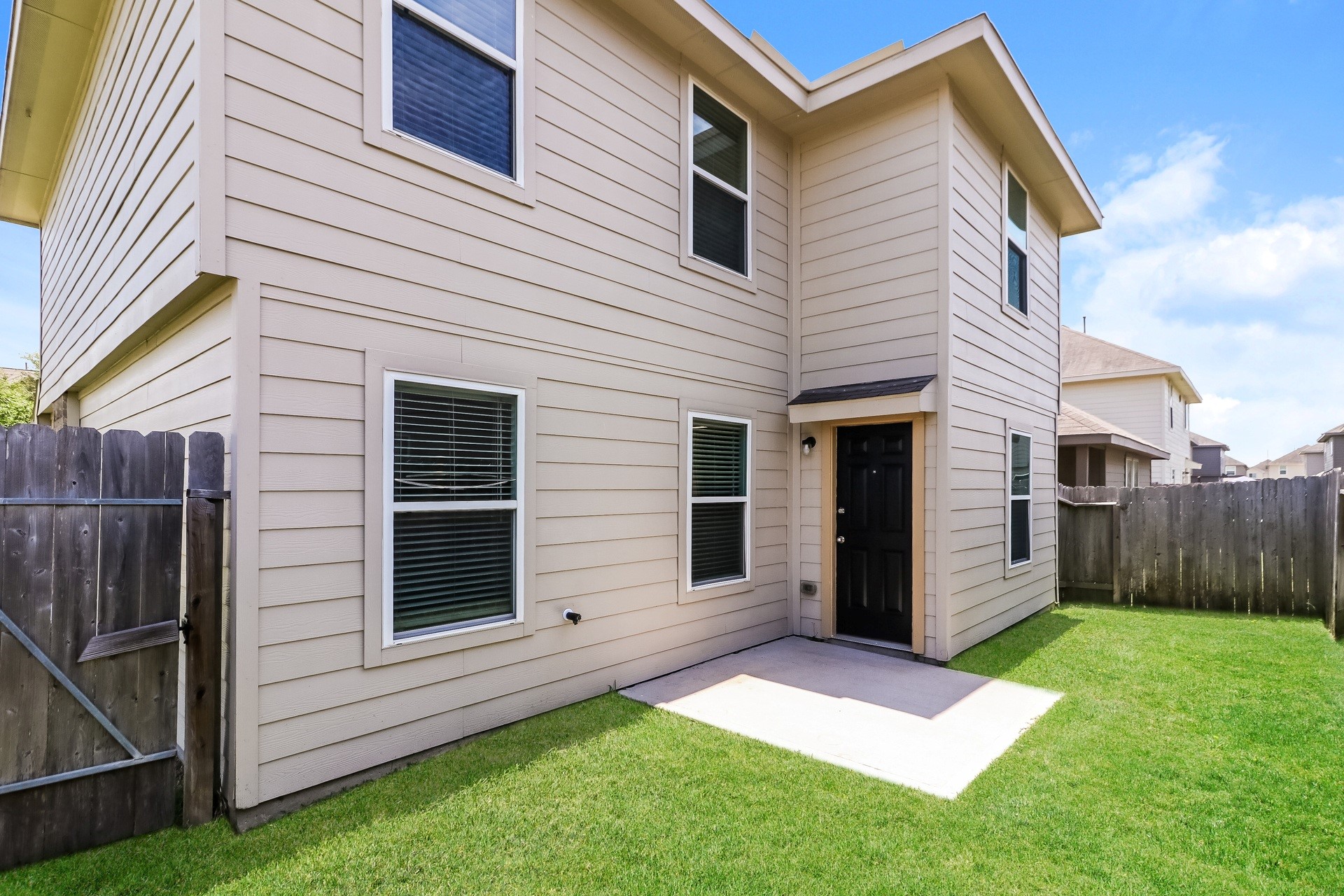 5635 Gara River Drive Property Photo 3