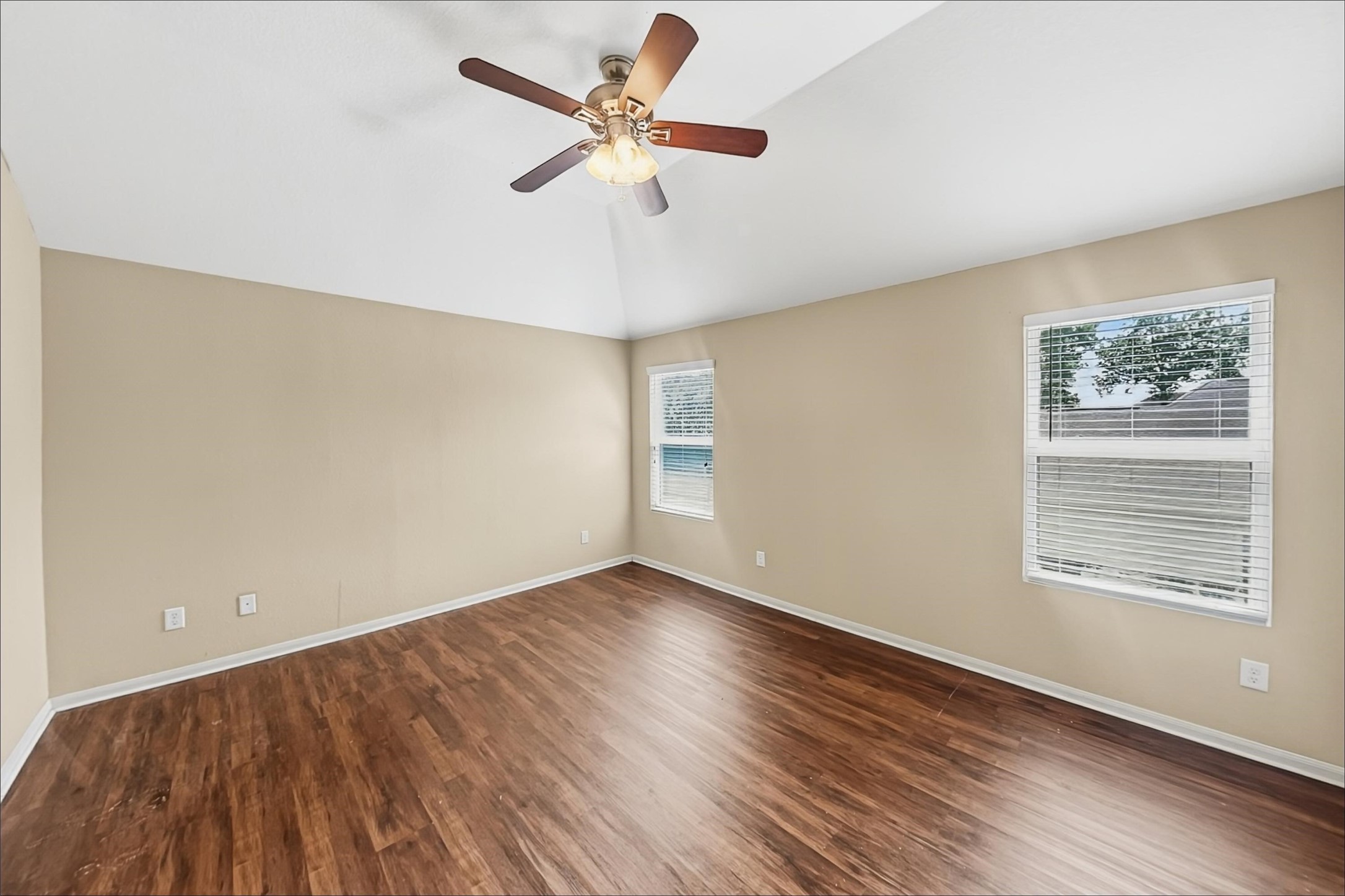 9928 Grebe Drive Property Photo 11