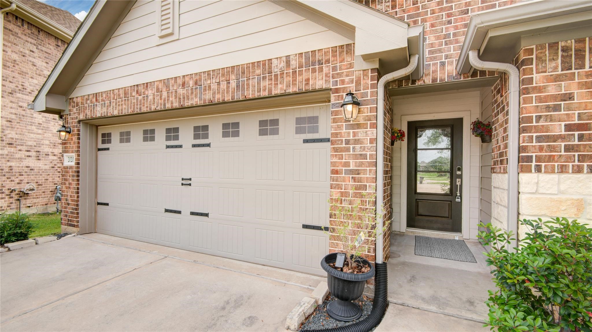 20202 Heather Haven Drive Property Photo 4