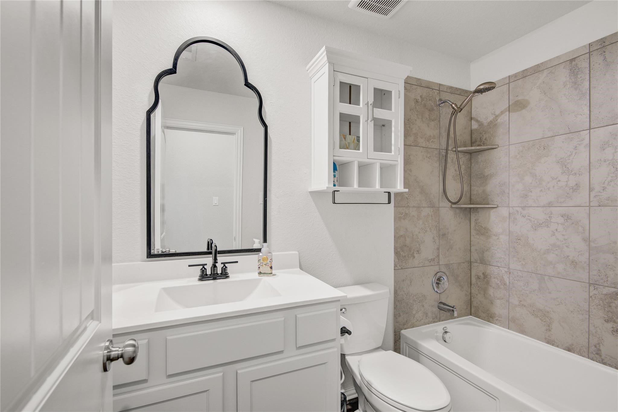 20202 Heather Haven Drive Property Photo 9