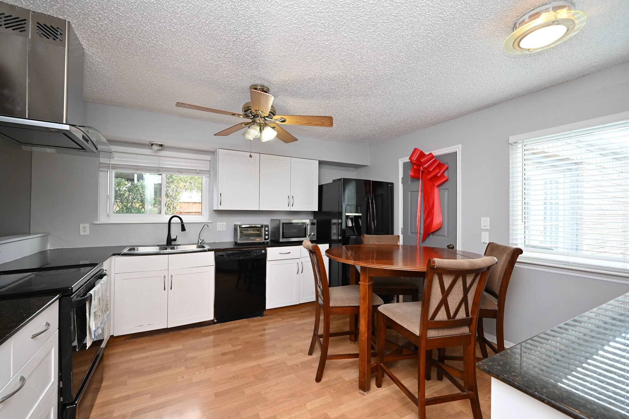 13102 Richmond Avenue Property Photo 4