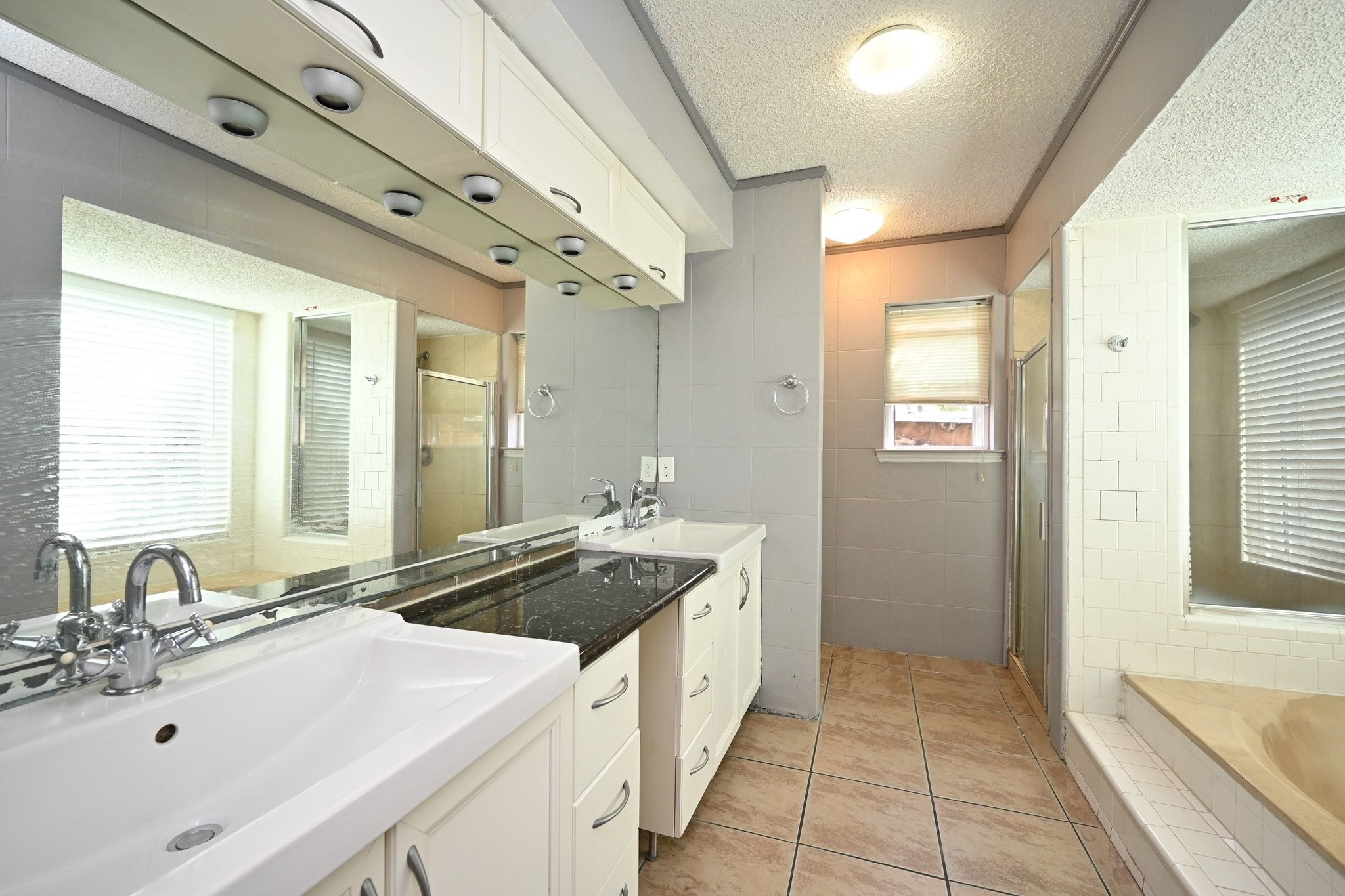 13102 Richmond Avenue Property Photo 18