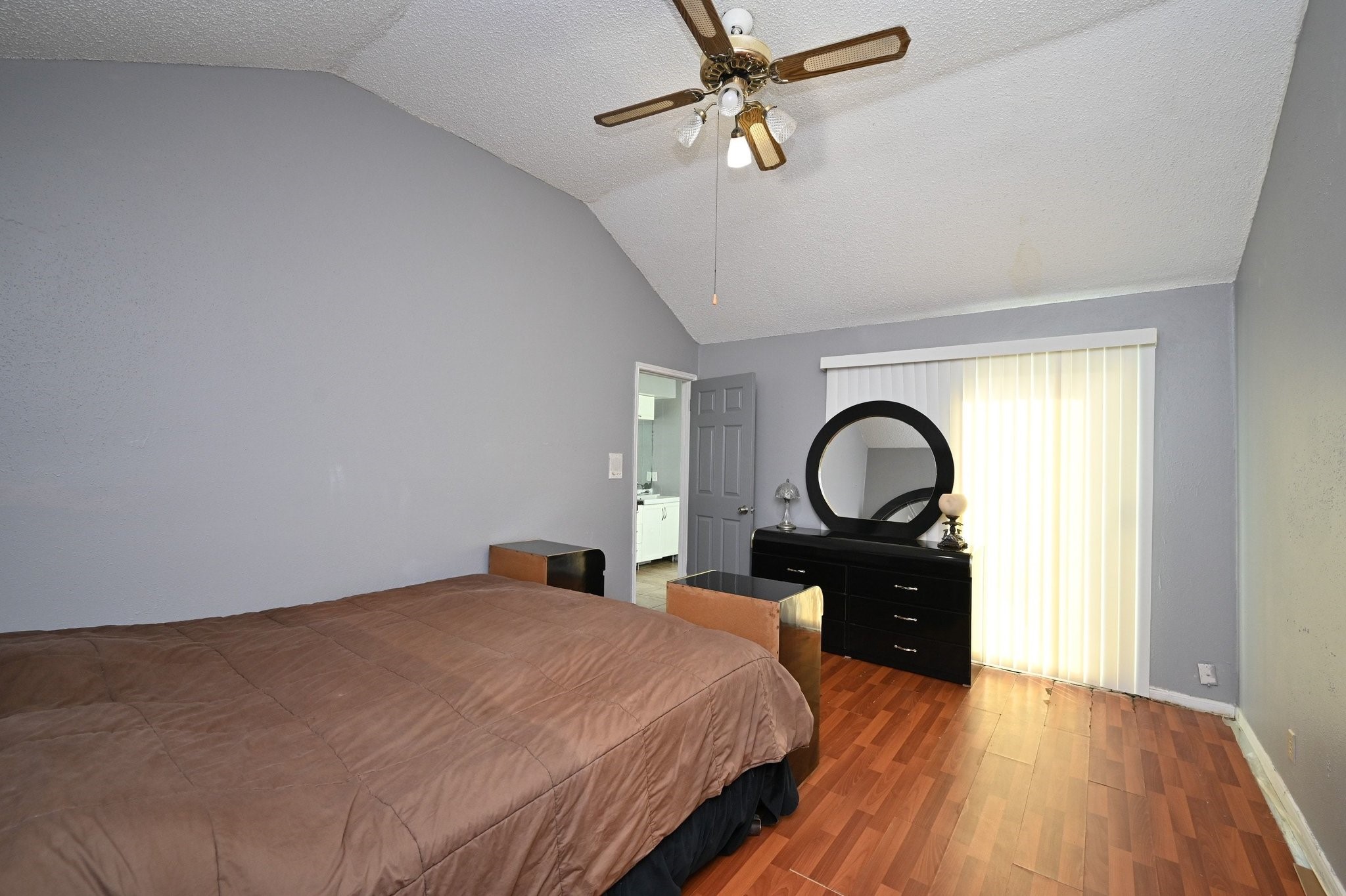 13102 Richmond Avenue Property Photo 23
