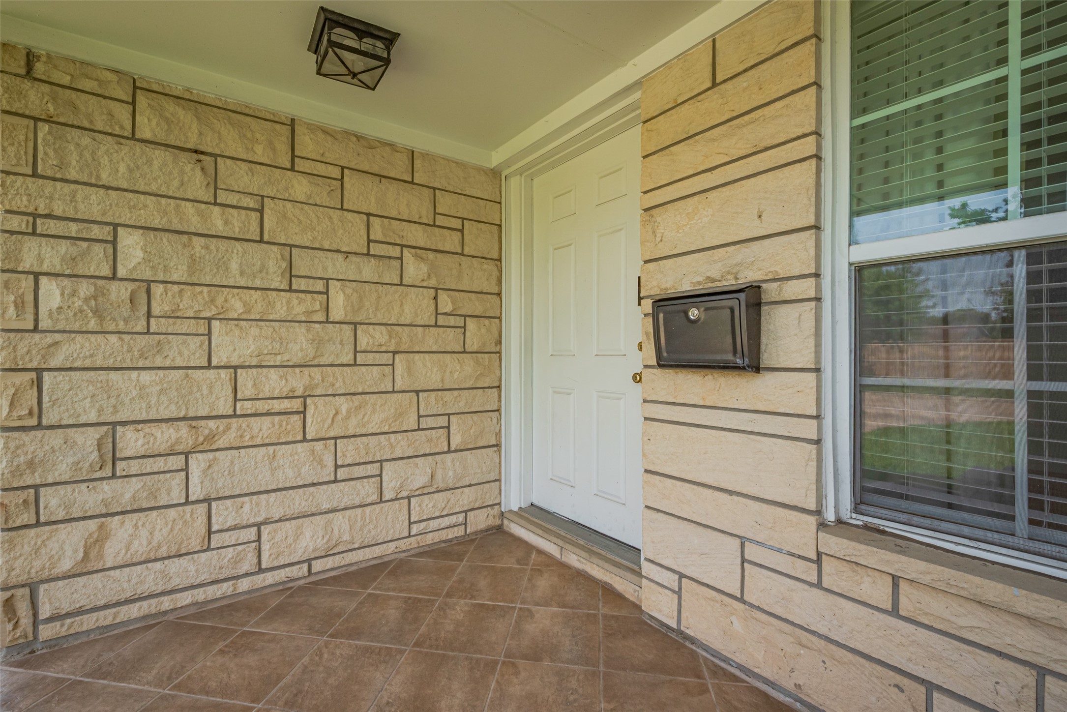 3042 Oak Forest Drive Property Photo 1