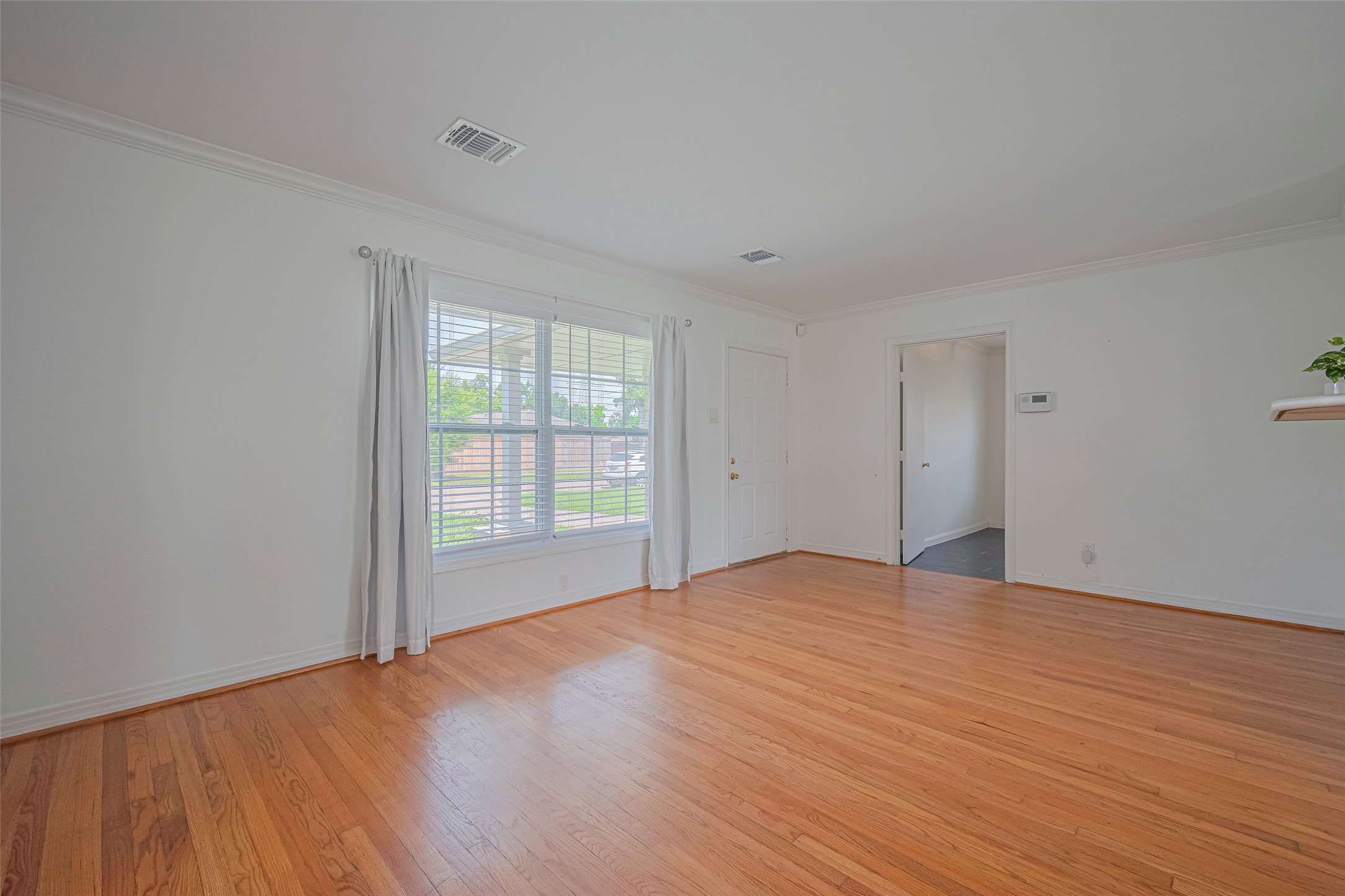 3042 Oak Forest Drive Property Photo 2