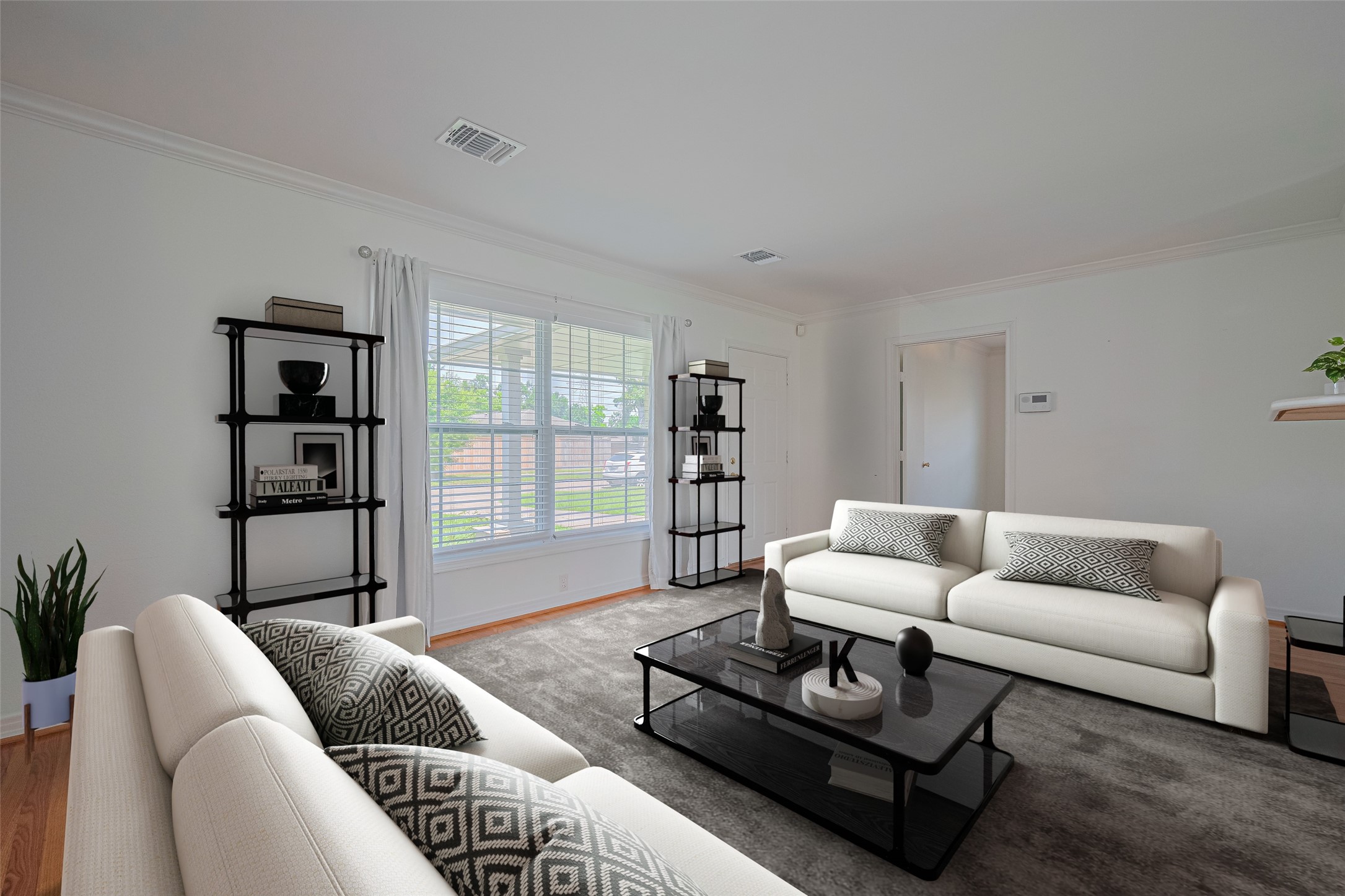 3042 Oak Forest Drive Property Photo 3