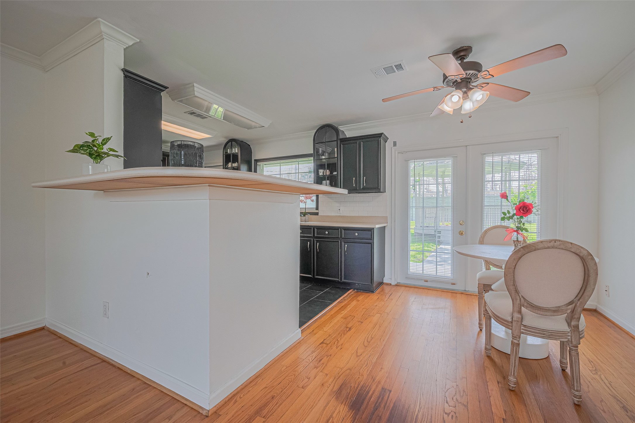 3042 Oak Forest Drive Property Photo 6