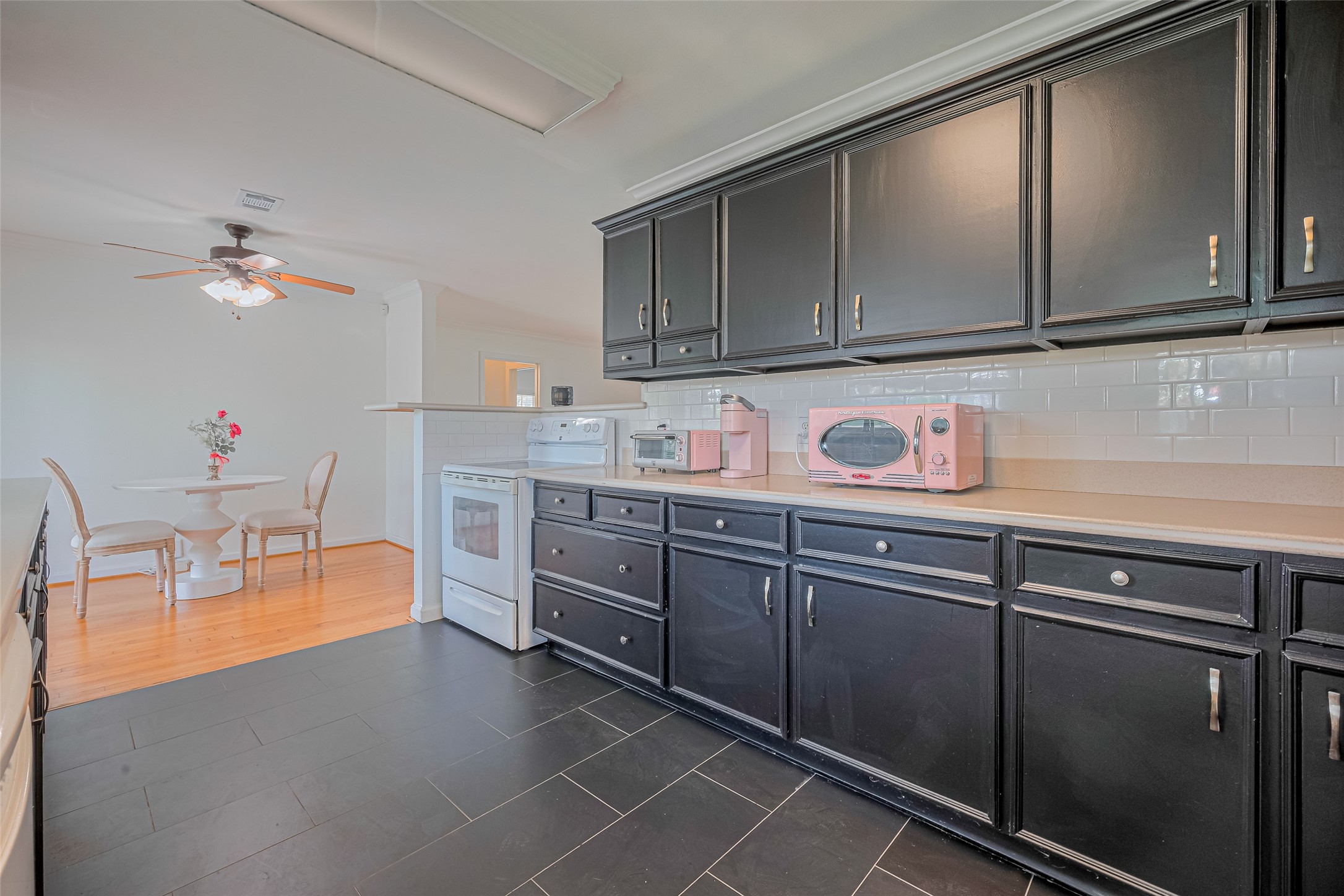 3042 Oak Forest Drive Property Photo 7