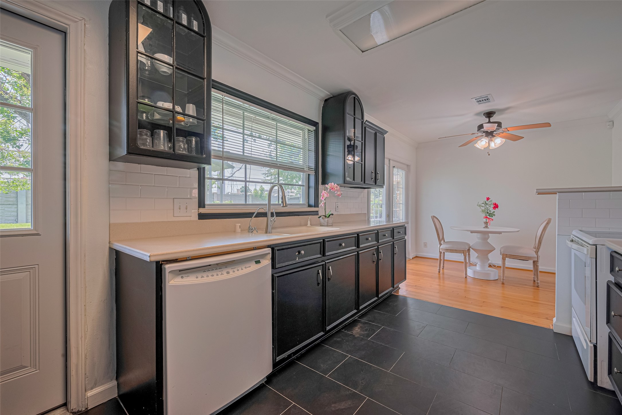 3042 Oak Forest Drive Property Photo 8