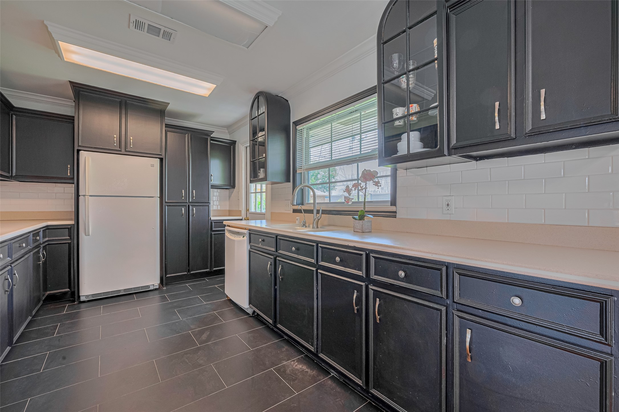 3042 Oak Forest Drive Property Photo 9