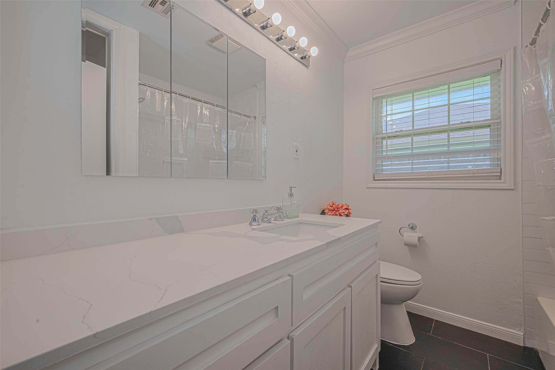 3042 Oak Forest Drive Property Photo 12