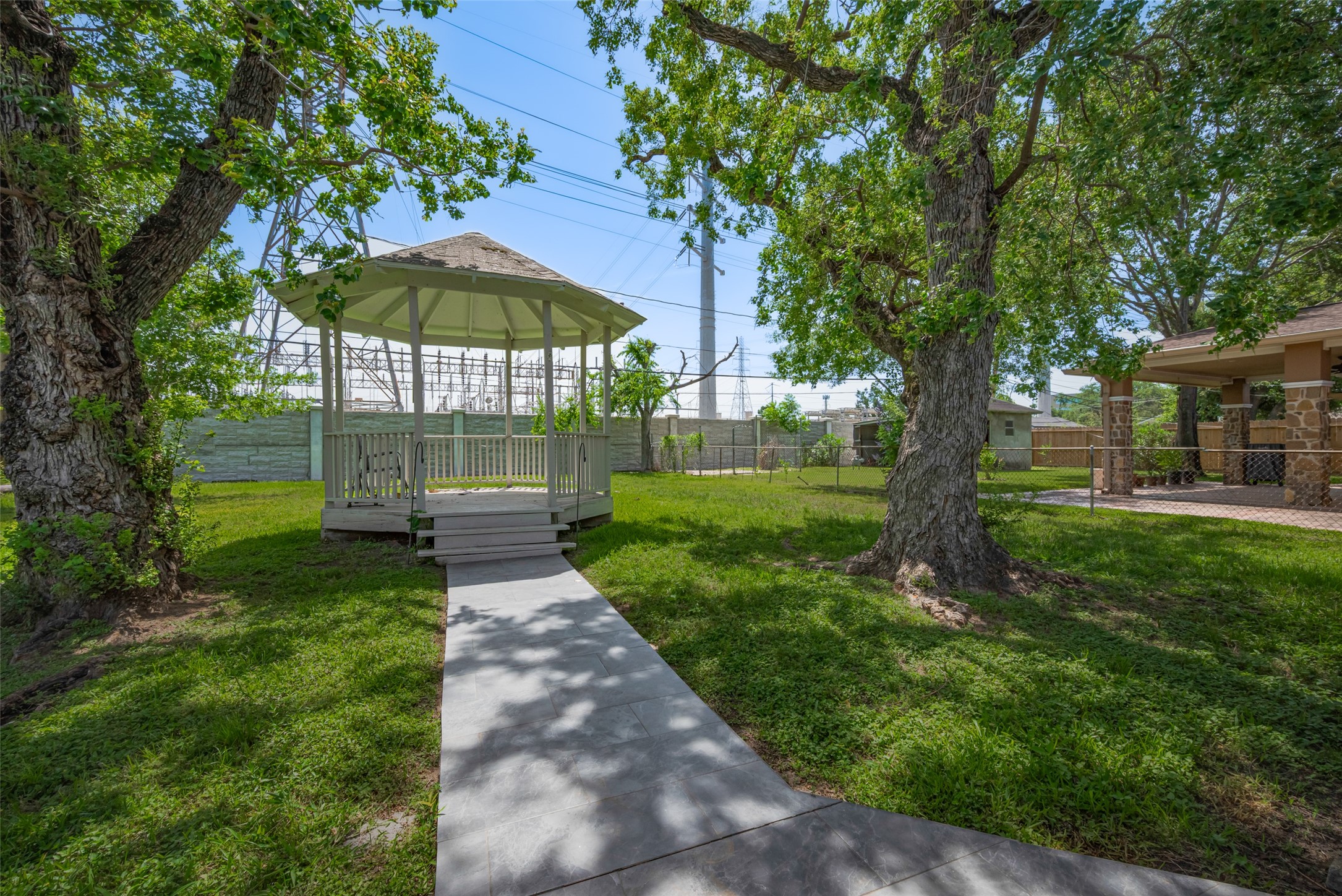 3042 Oak Forest Drive Property Photo 19