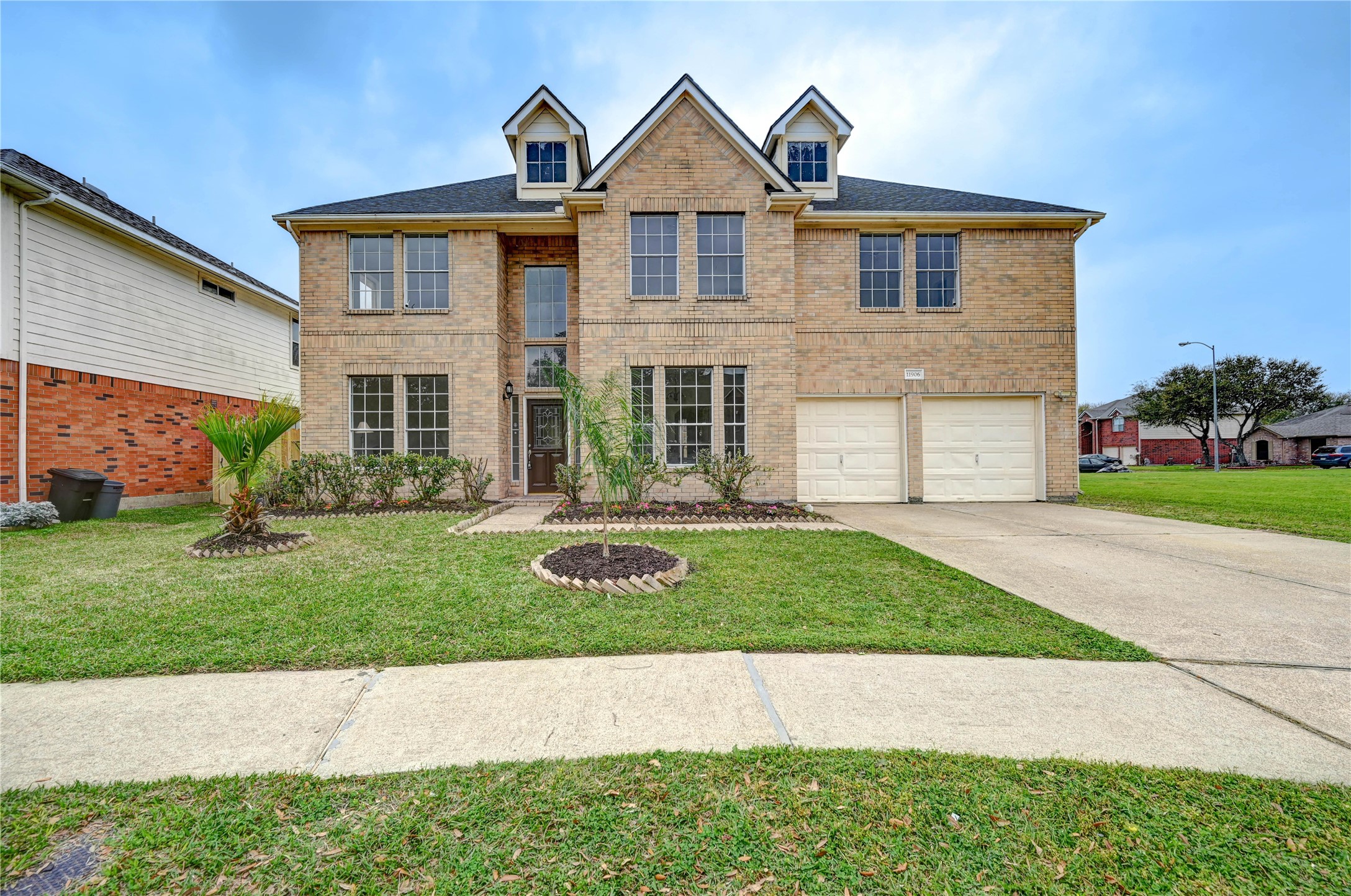 11906 Dinosaur Valley Drive Property Photo 2
