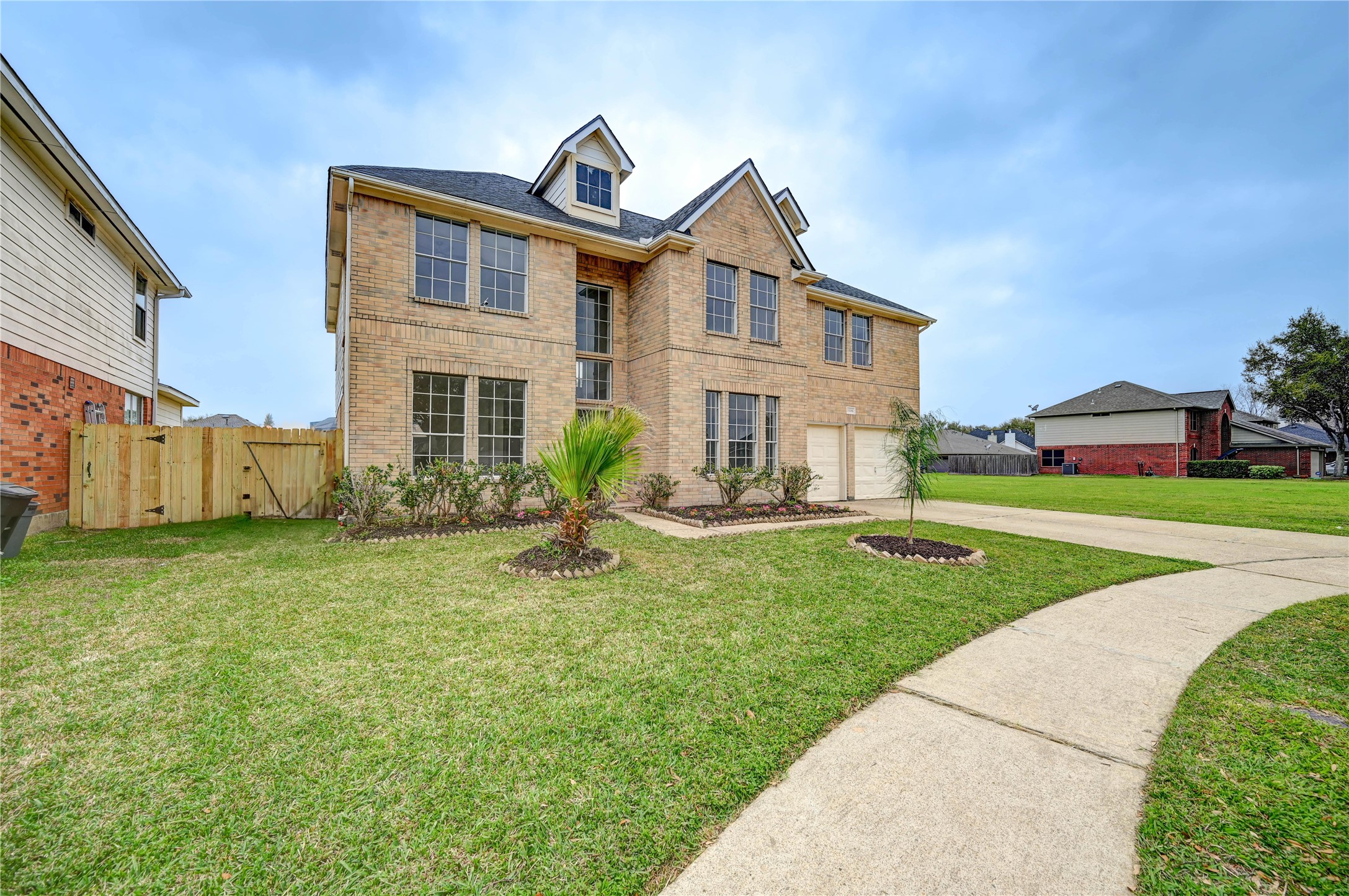 11906 Dinosaur Valley Drive Property Photo 4