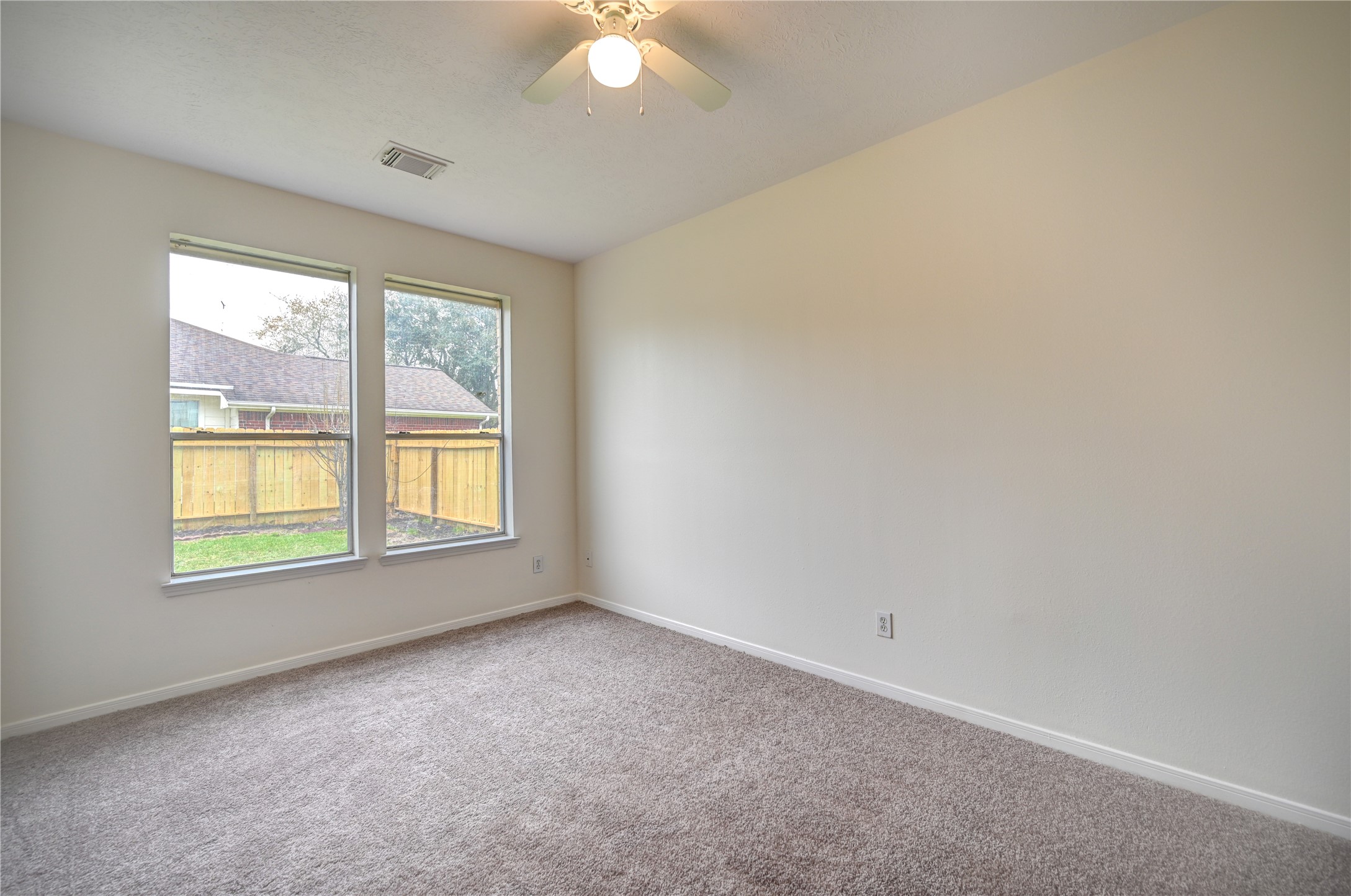 11906 Dinosaur Valley Drive Property Photo 7