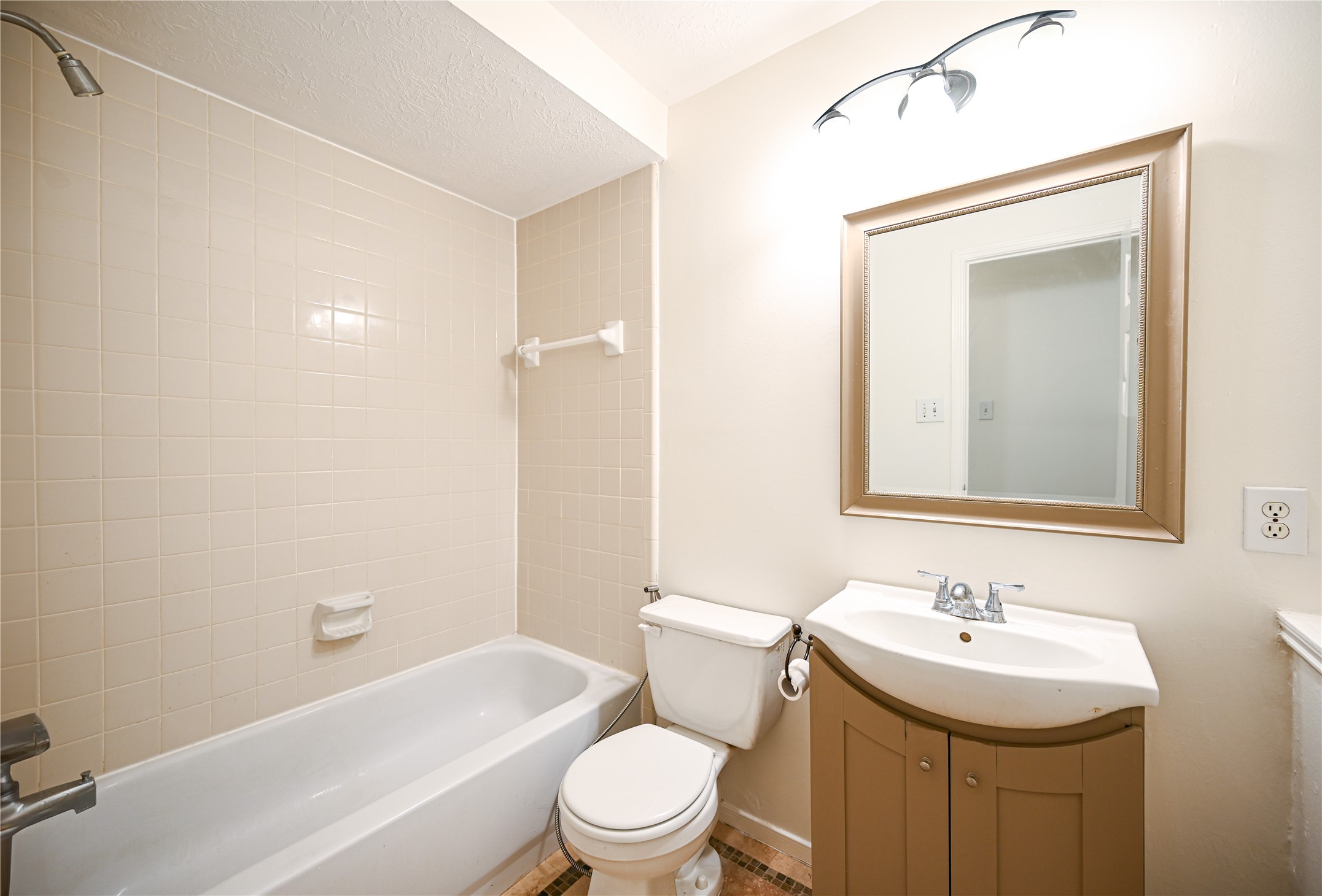 11906 Dinosaur Valley Drive Property Photo 10