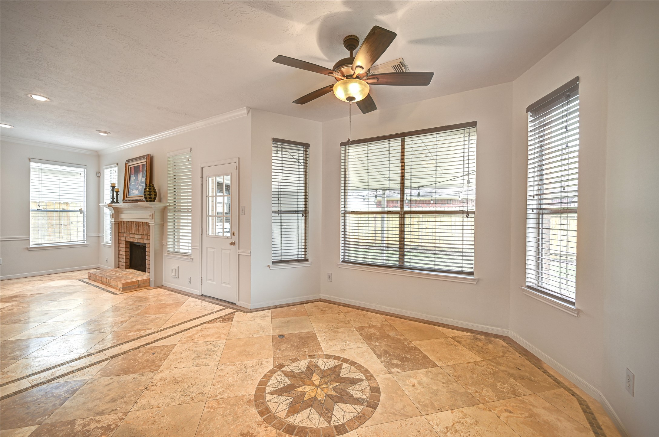 11906 Dinosaur Valley Drive Property Photo 12