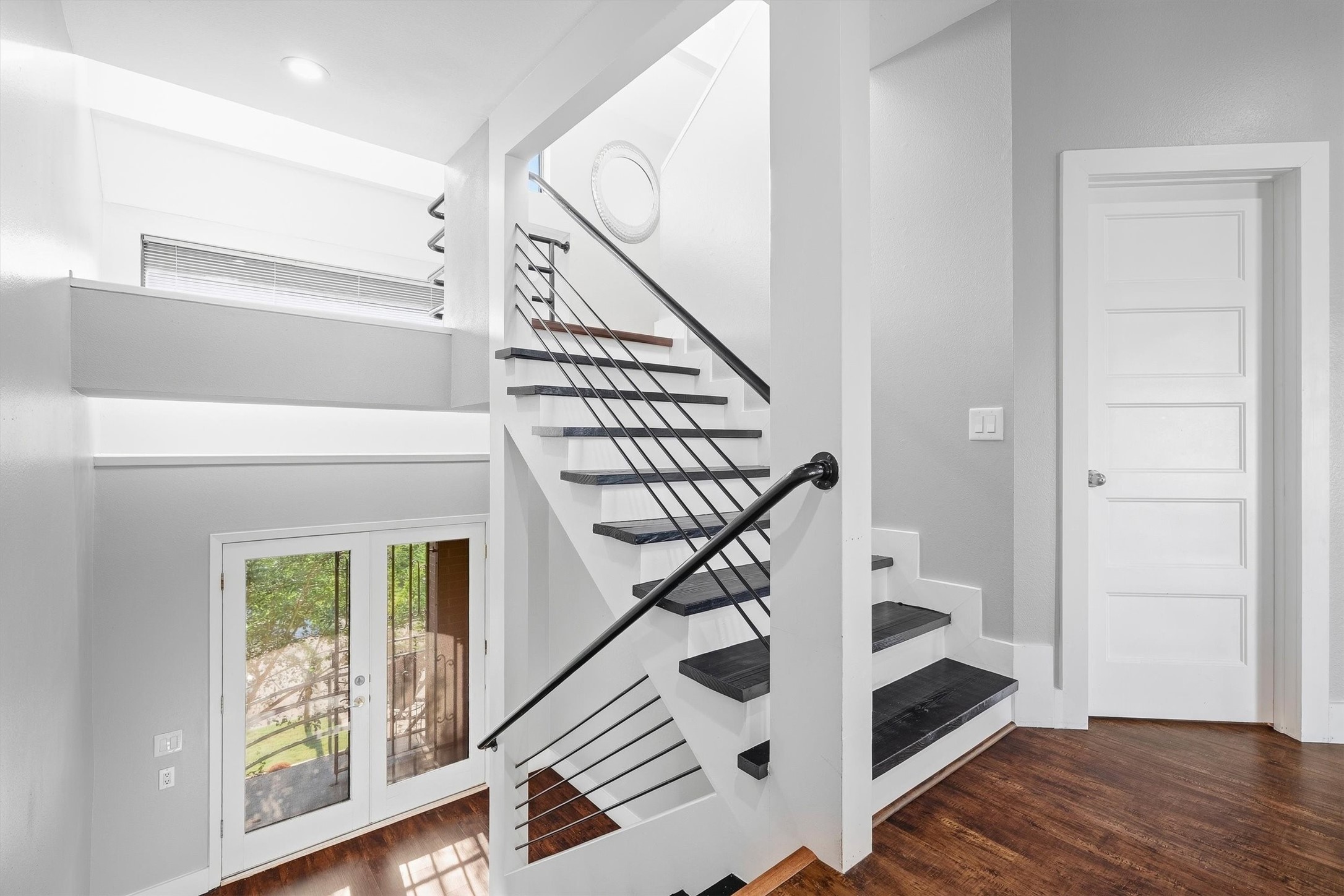 18217 Sandy Cove Property Photo 6